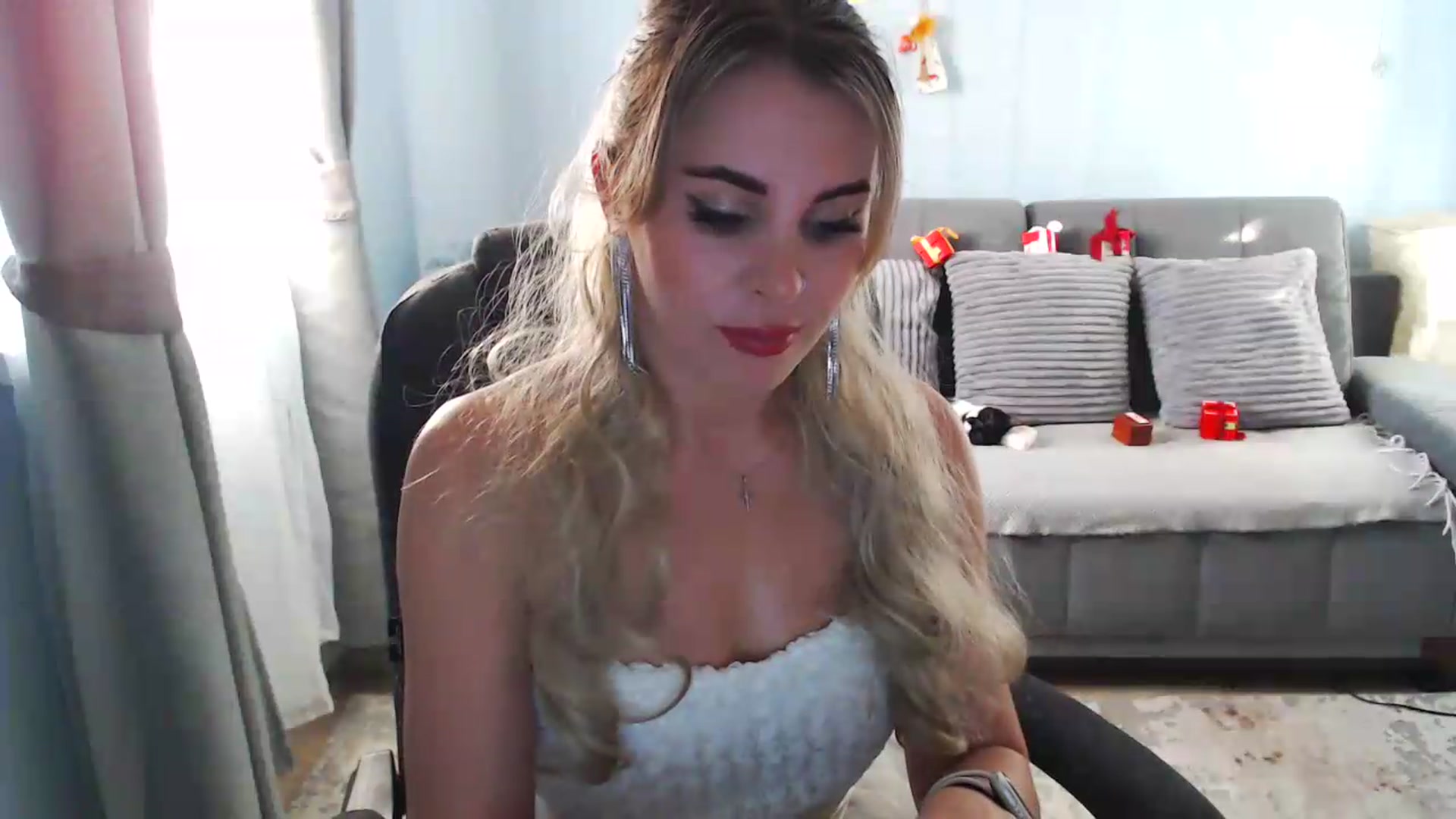 Gallery image thumbnail from Bday_Sicille's myfreecams stream on, 06/19/2026, 18:09 image 14 of 20