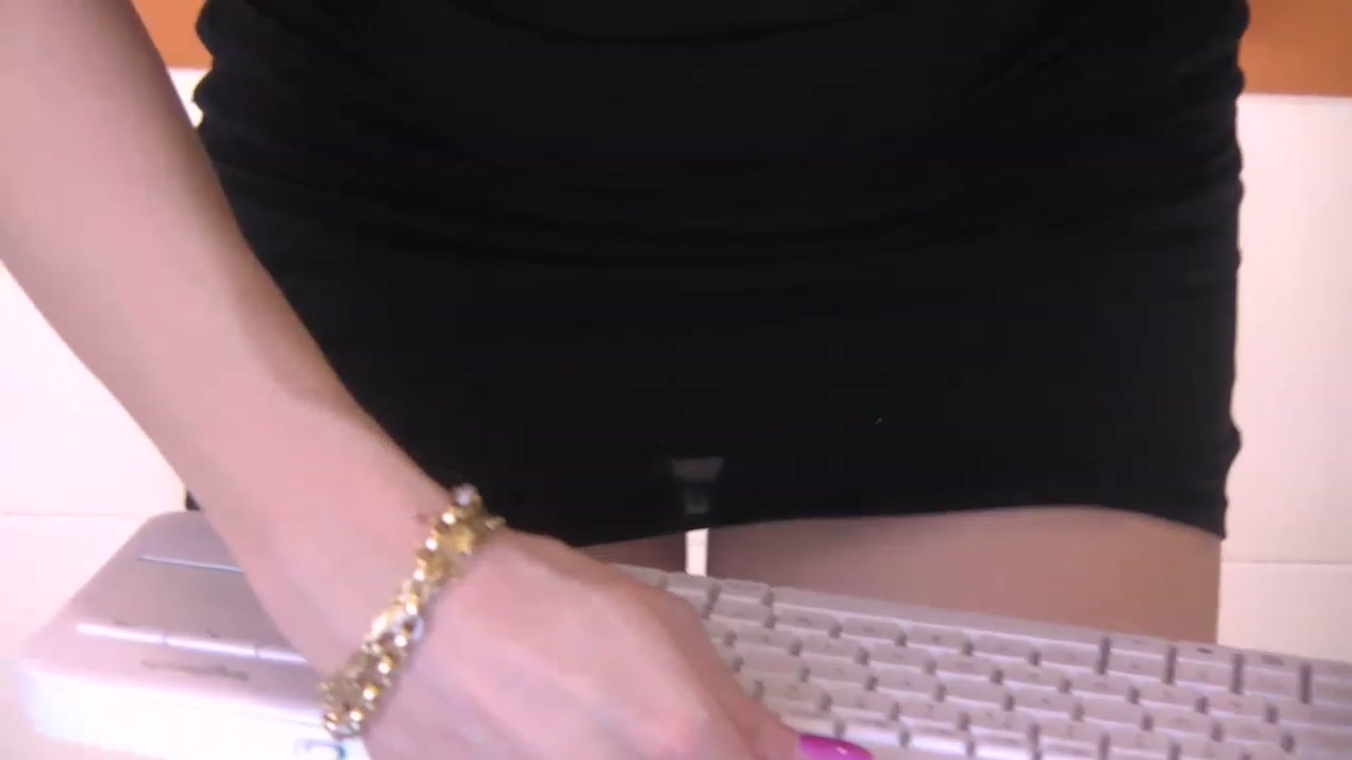 Gallery image thumbnail from Bday_Sisi's myfreecams stream on, 02/11/2023, 22:55 image 7 of 20