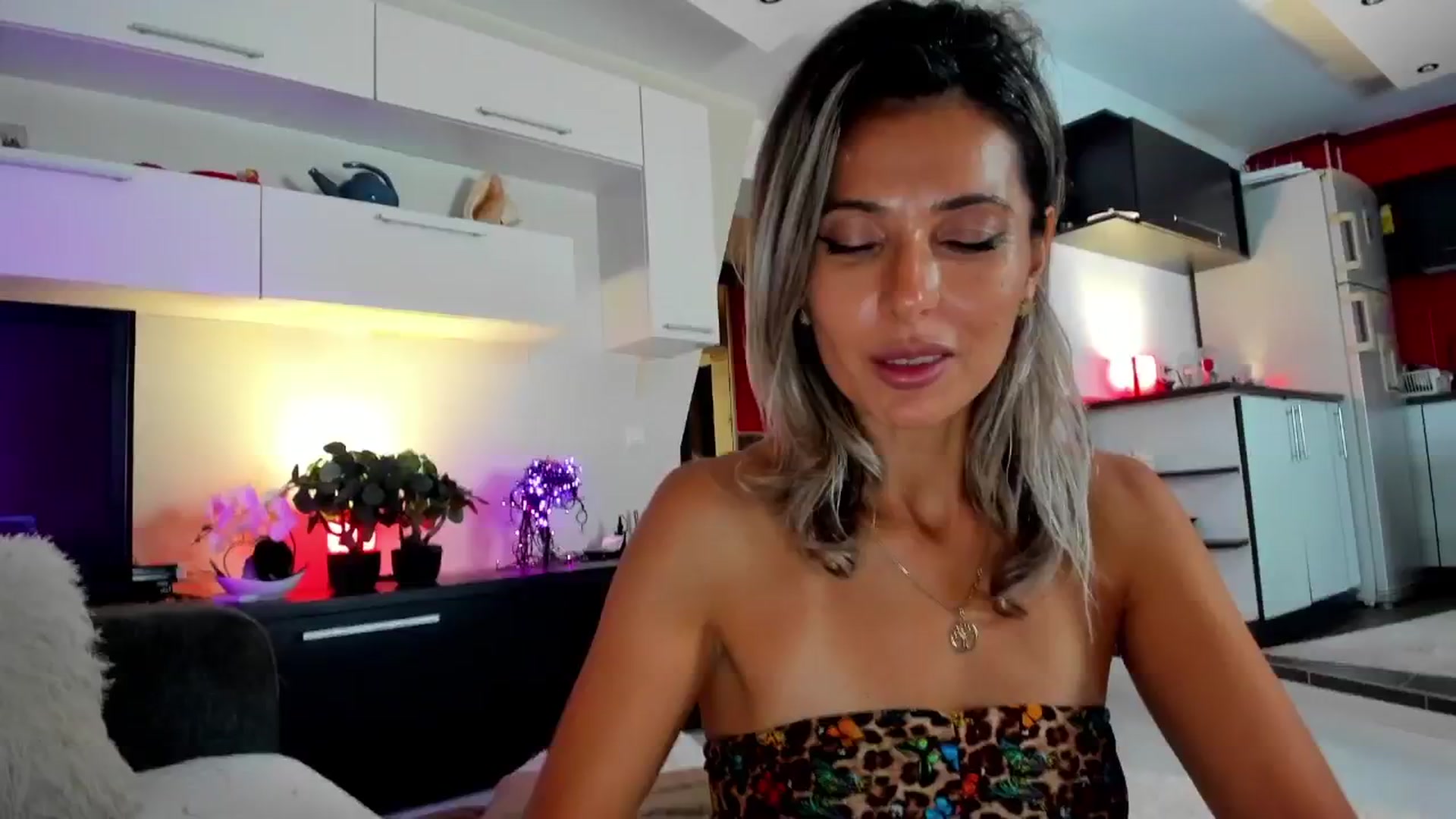 Gallery image thumbnail from Bday_Smiley's myfreecams stream on, 10/15/2024, 24:39 image 9 of 20