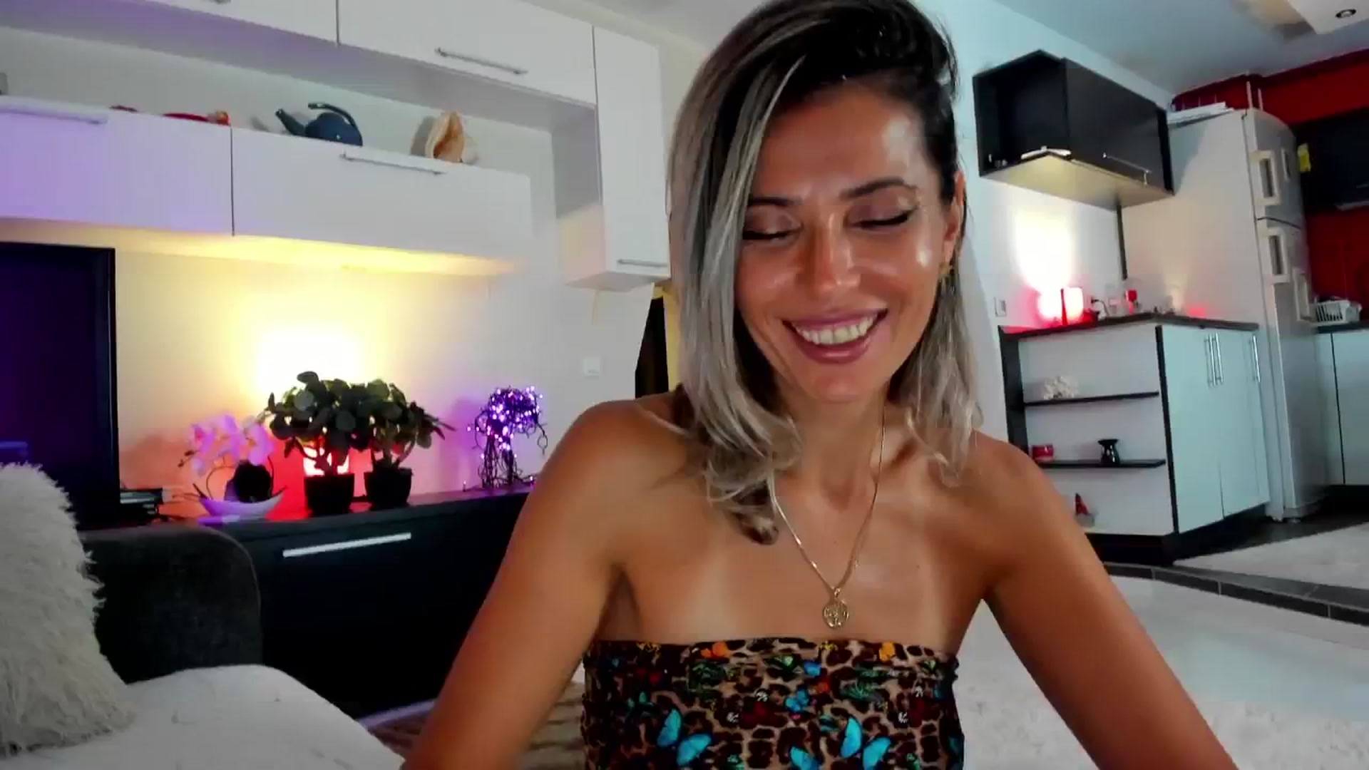 Gallery image thumbnail from Bday_Smiley's myfreecams stream on, 10/15/2024, 24:39 image 4 of 20