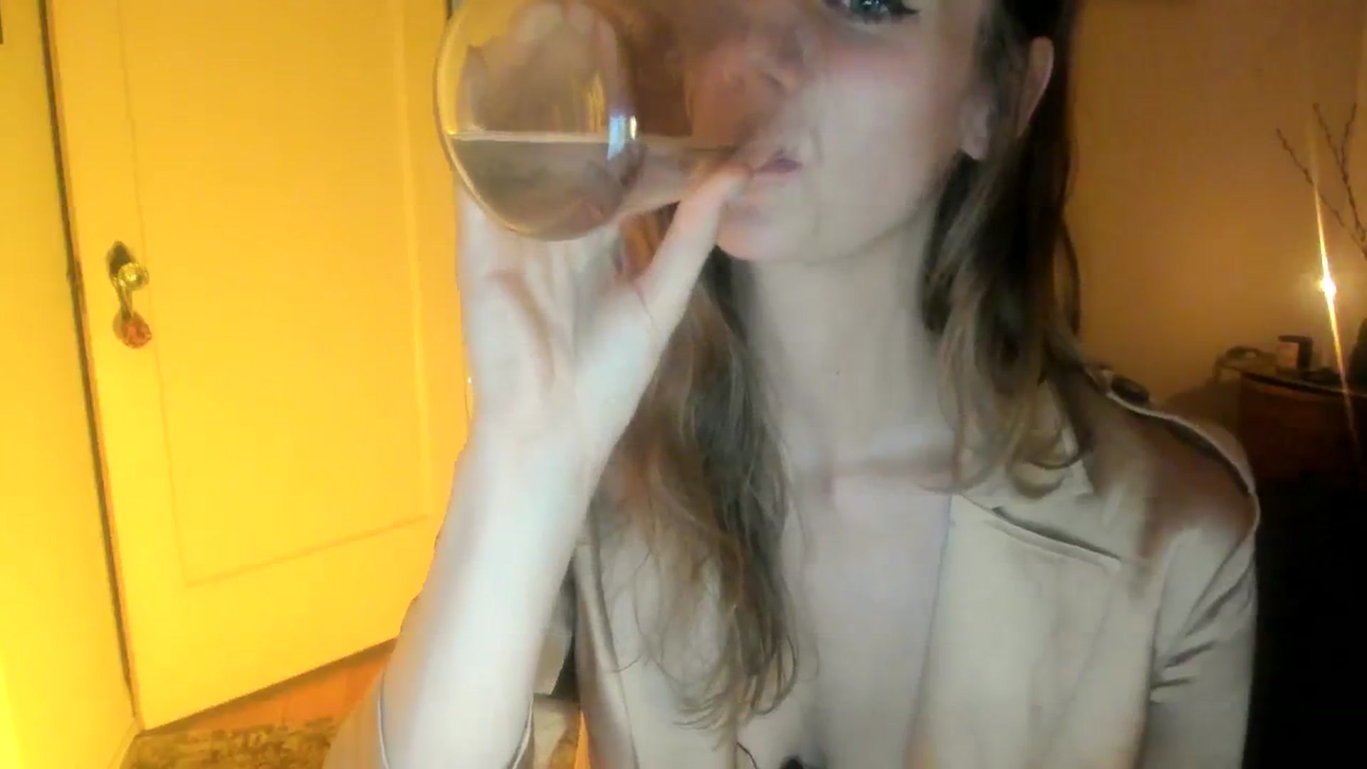 Gallery image thumbnail from Bdaymuffin's myfreecams stream on, 08/04/2023, 06:06 image 12 of 20