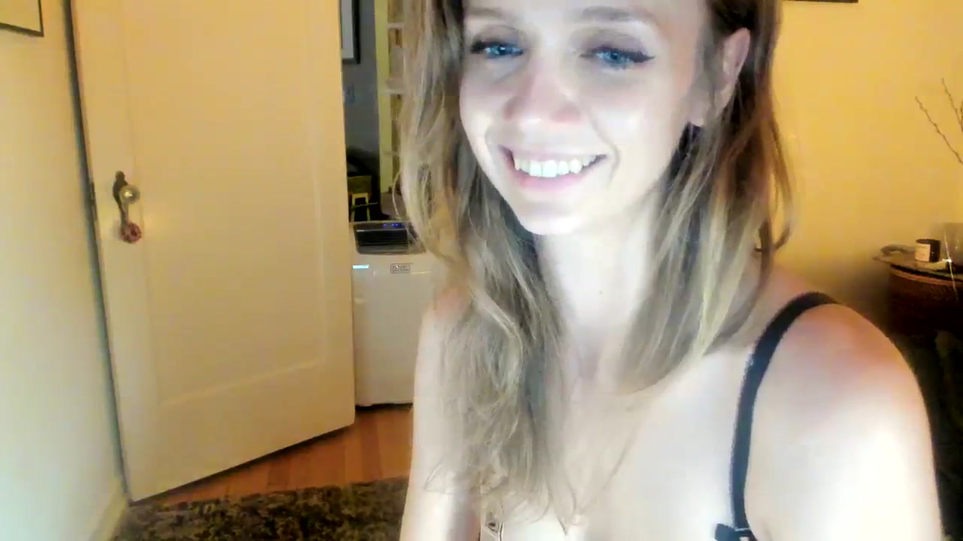 Gallery image thumbnail from Bdaymuffin's myfreecams stream on, 08/04/2023, 07:32 image 14 of 20