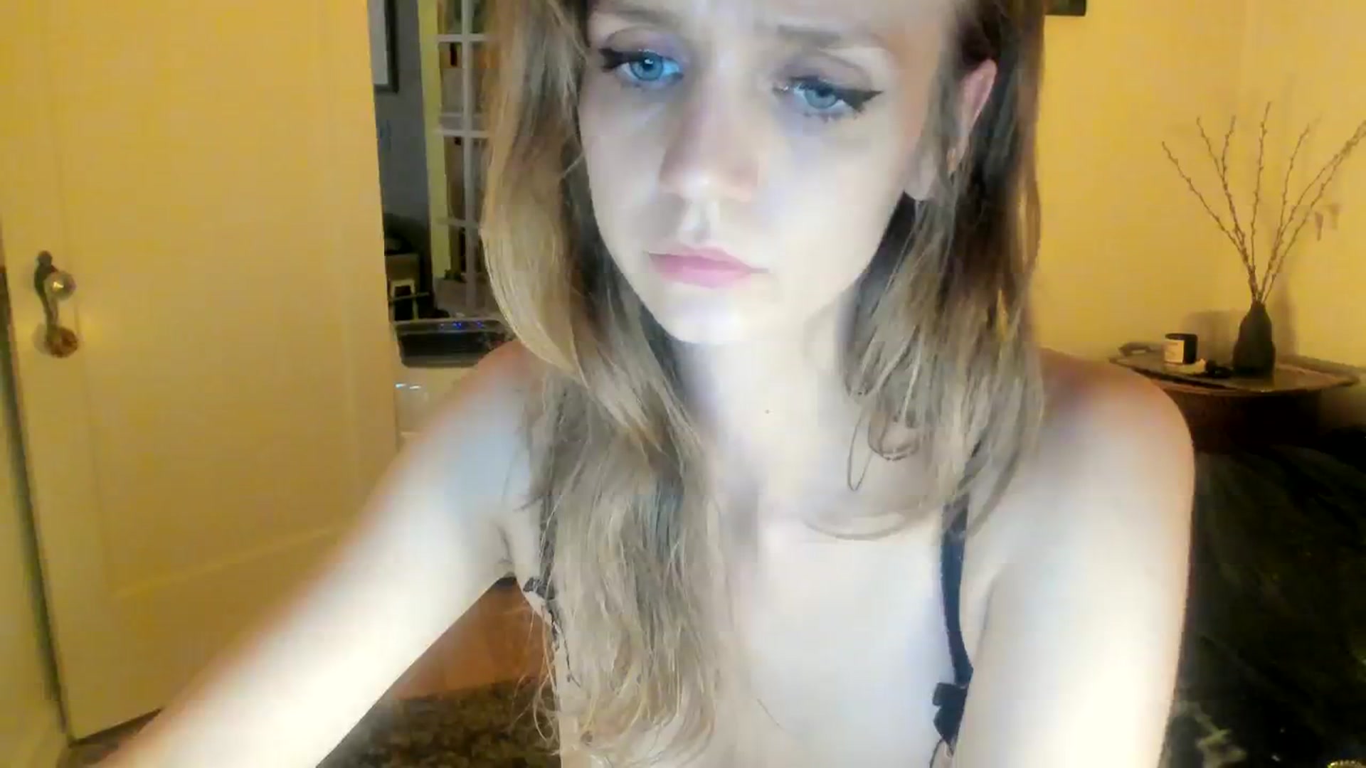 Gallery image thumbnail from Bdaymuffin's myfreecams stream on, 08/04/2023, 07:32 image 18 of 20