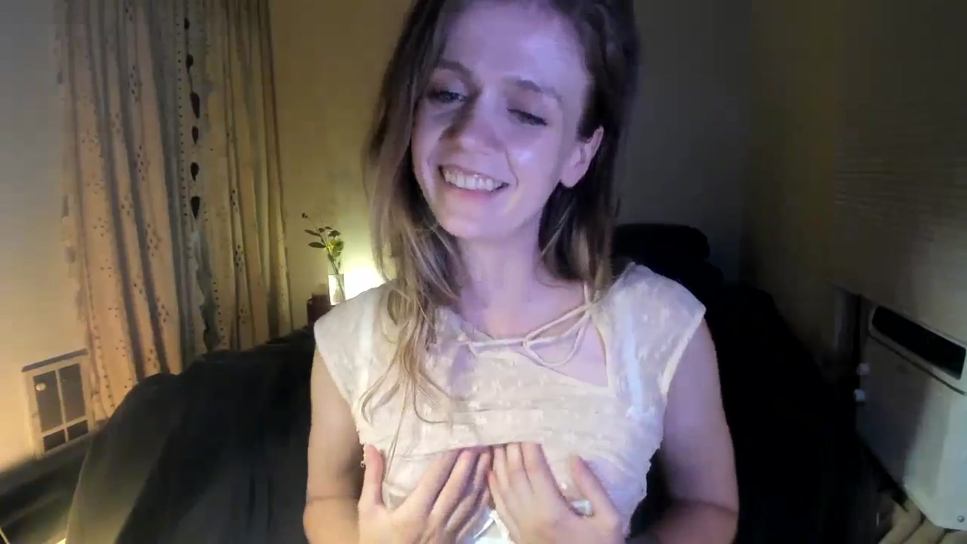 Gallery image thumbnail from Bdaymuffin's myfreecams stream on, 08/04/2024, 06:00 image 18 of 20