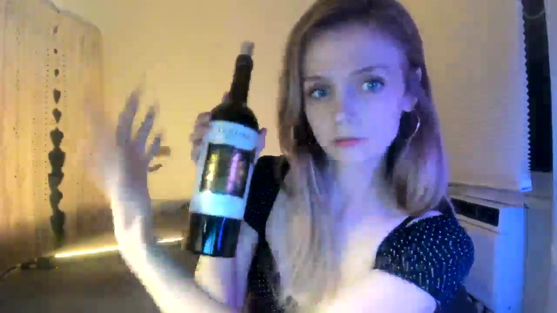 Gallery image thumbnail from Bdaymuffin's myfreecams stream on, 08/08/2024, 05:09 image 18 of 20