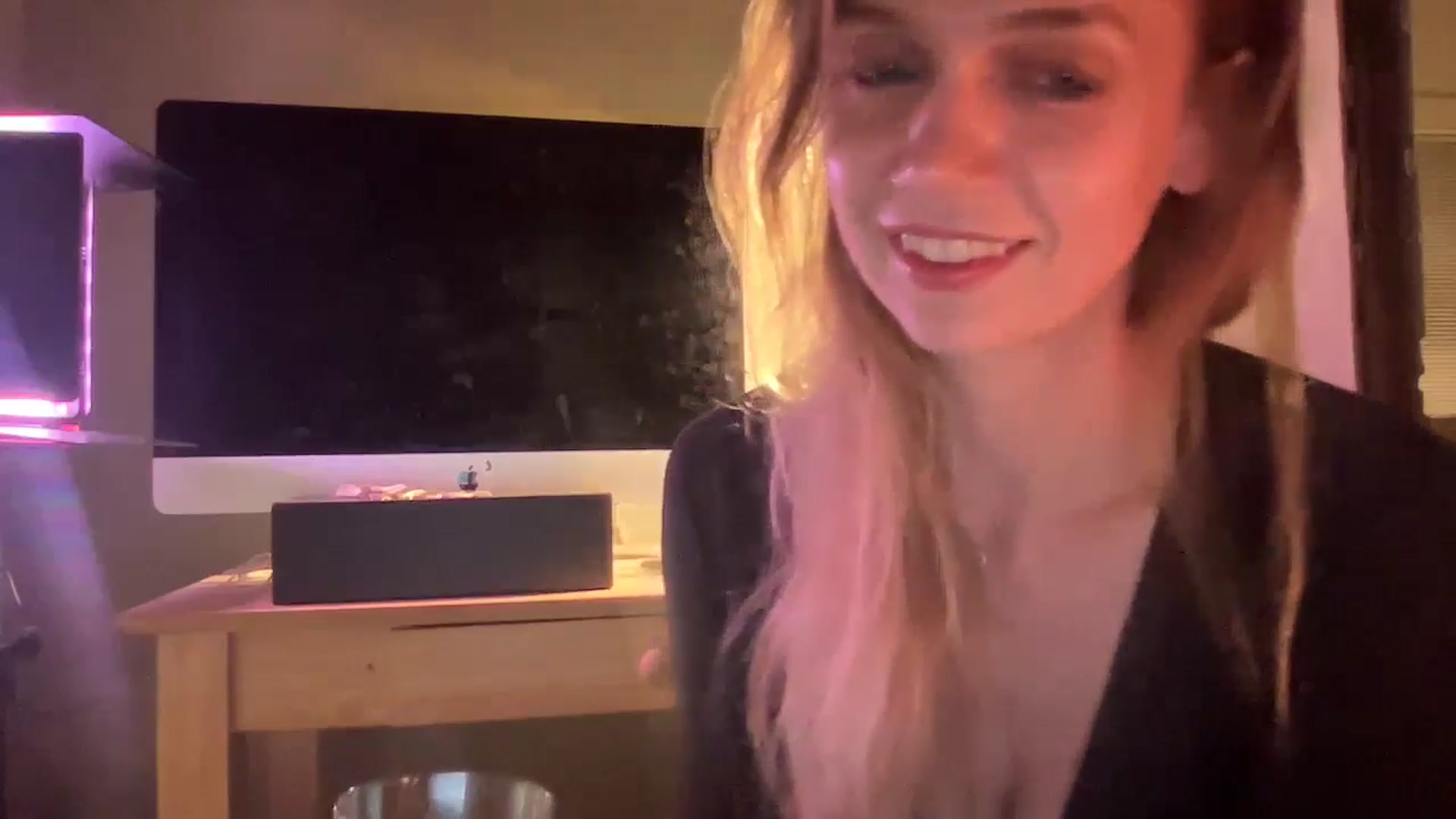 Gallery image thumbnail from Bdaymuffin's myfreecams stream on, 08/18/2024, 06:35 image 2 of 20