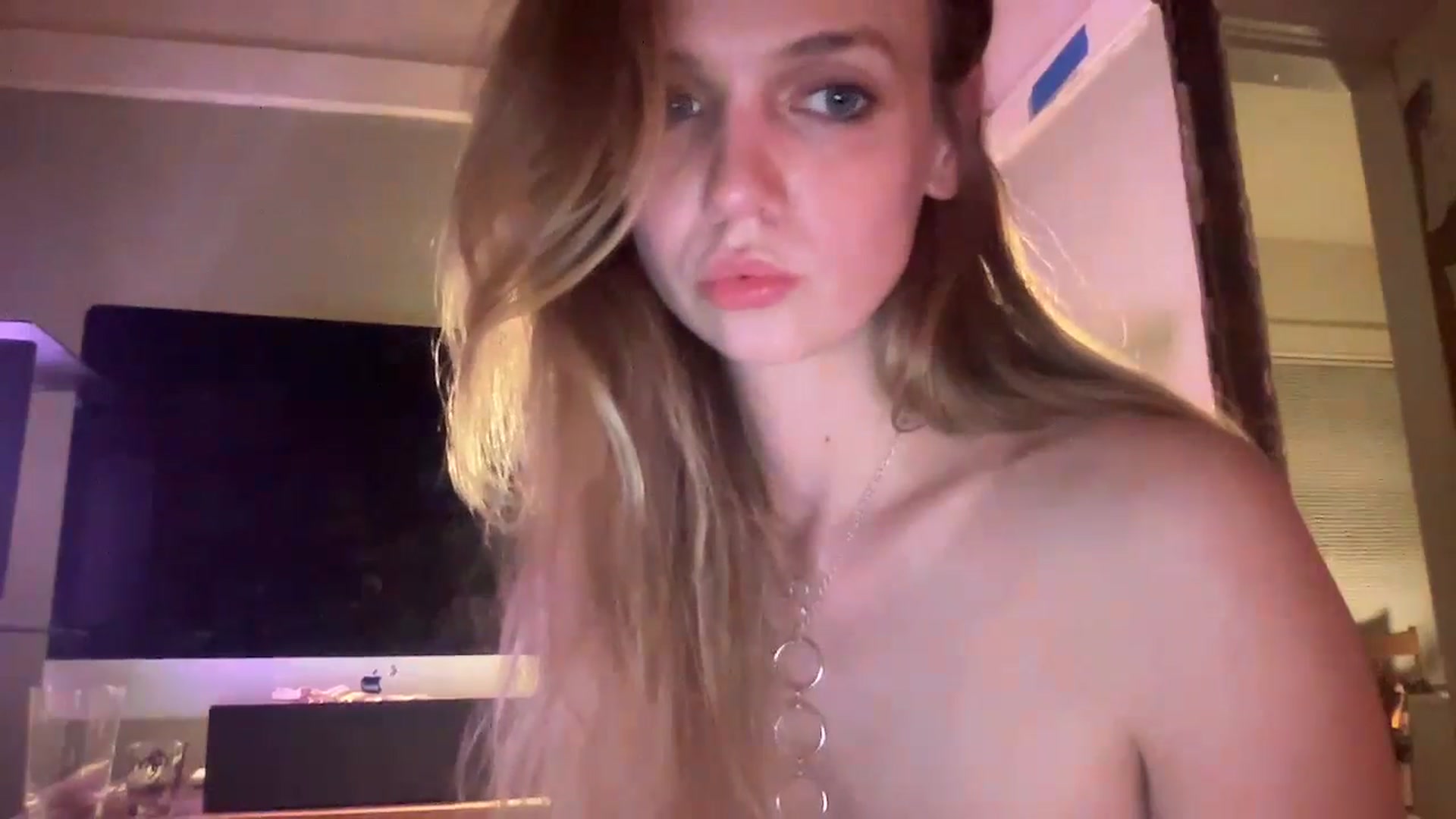 Gallery image thumbnail from Bdaymuffin's myfreecams stream on, 08/18/2024, 06:35 image 17 of 20
