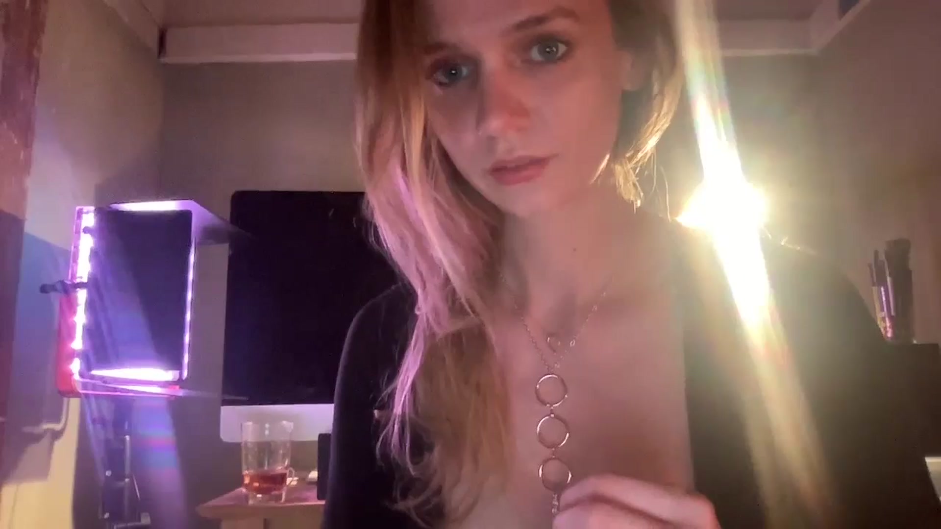 Gallery image thumbnail from Bdaymuffin's myfreecams stream on, 08/18/2024, 06:35 image 4 of 20