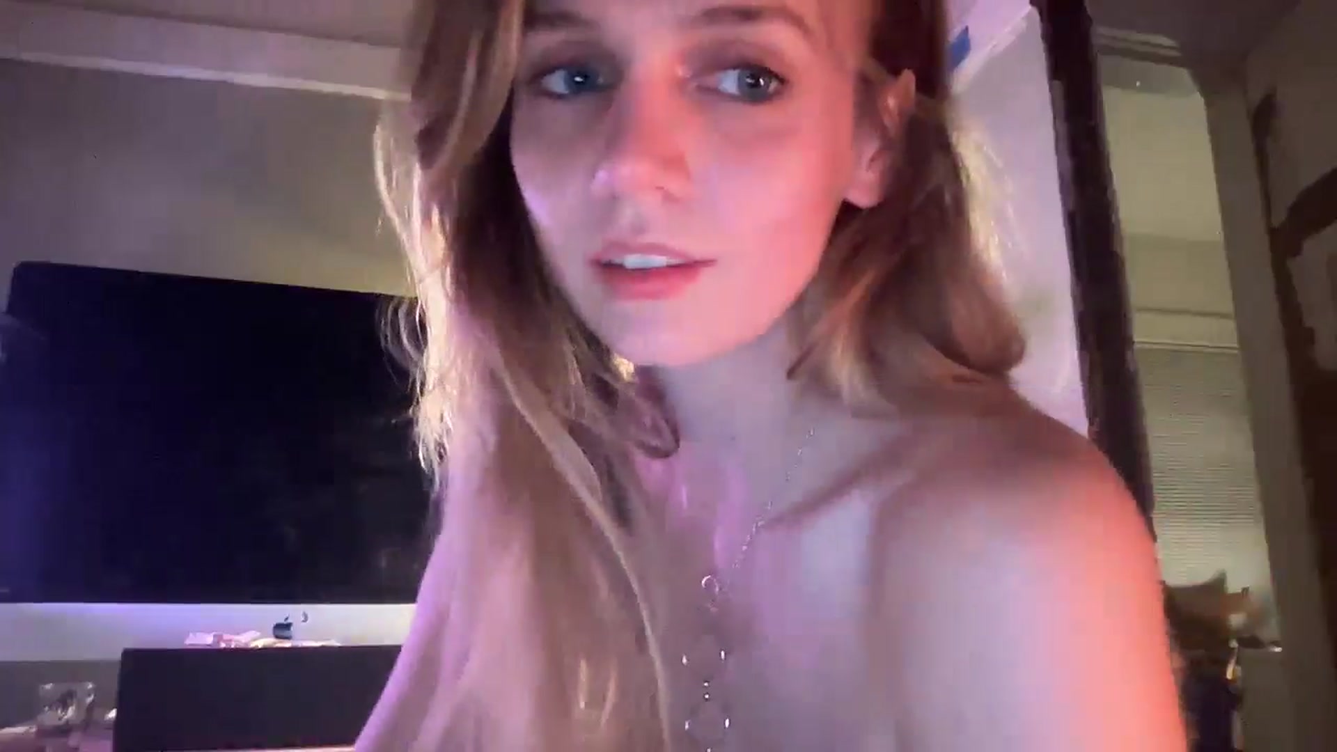 Gallery image thumbnail from Bdaymuffin's myfreecams stream on, 08/18/2024, 06:35 image 12 of 20