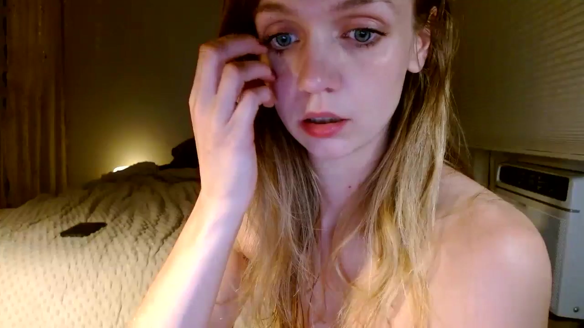 Gallery image thumbnail from Bdaymuffin's myfreecams stream on, 08/28/2024, 08:20 image 17 of 20