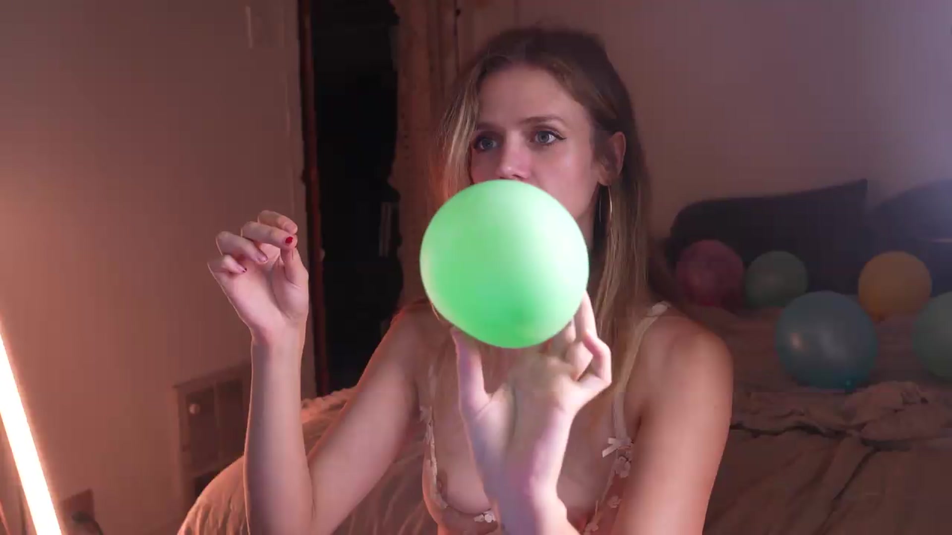 Gallery image thumbnail from Bdaymuffin's myfreecams stream on, 08/16/2026, 06:18 image 15 of 20