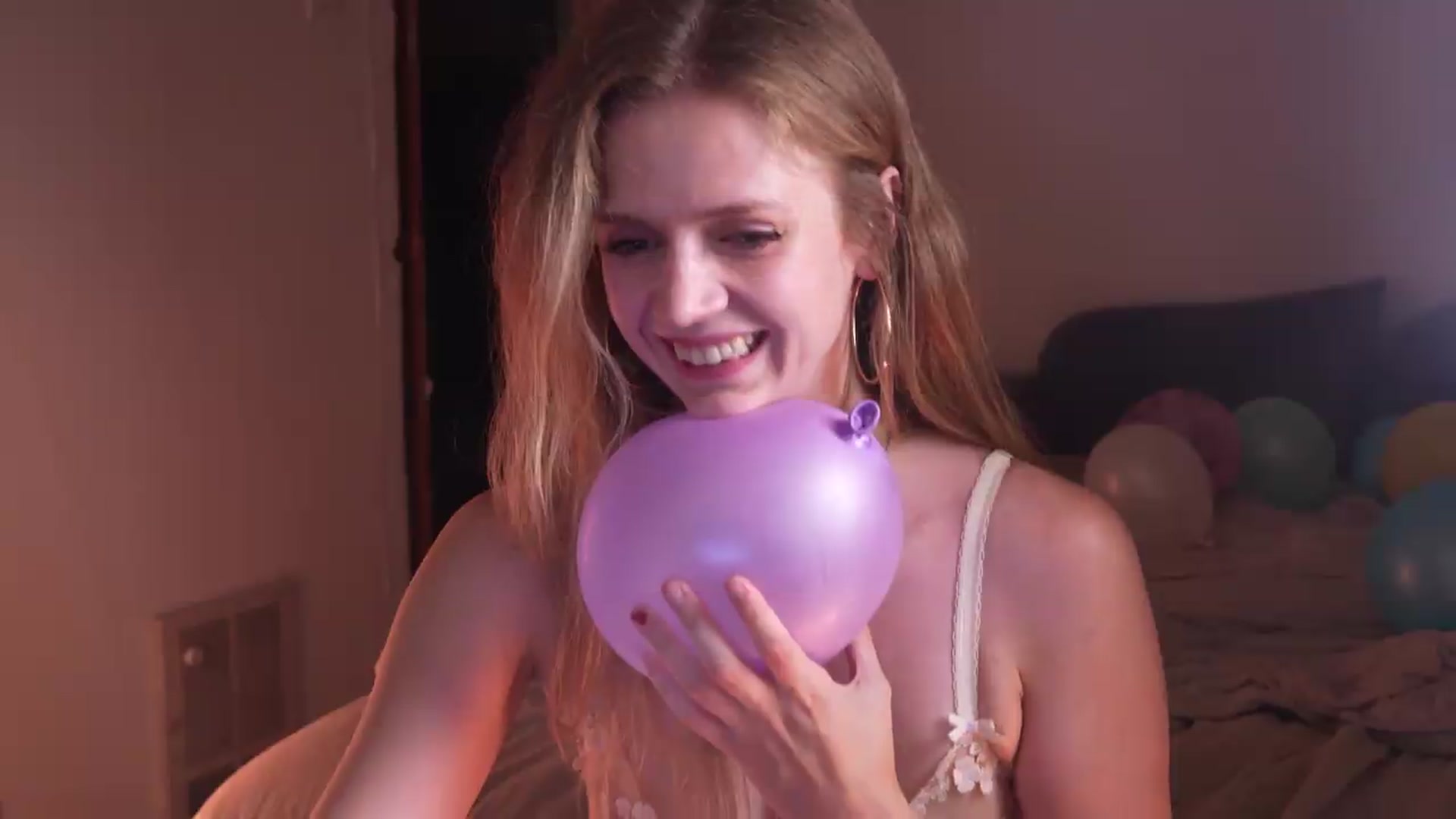 Gallery image thumbnail from Bdaymuffin's myfreecams stream on, 08/16/2026, 06:18 image 12 of 20