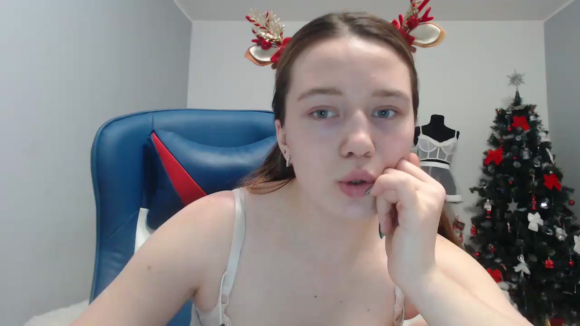 Gallery image thumbnail from Be_beauty's myfreecams stream on, 12/25/2024, 21:04 image 2 of 20