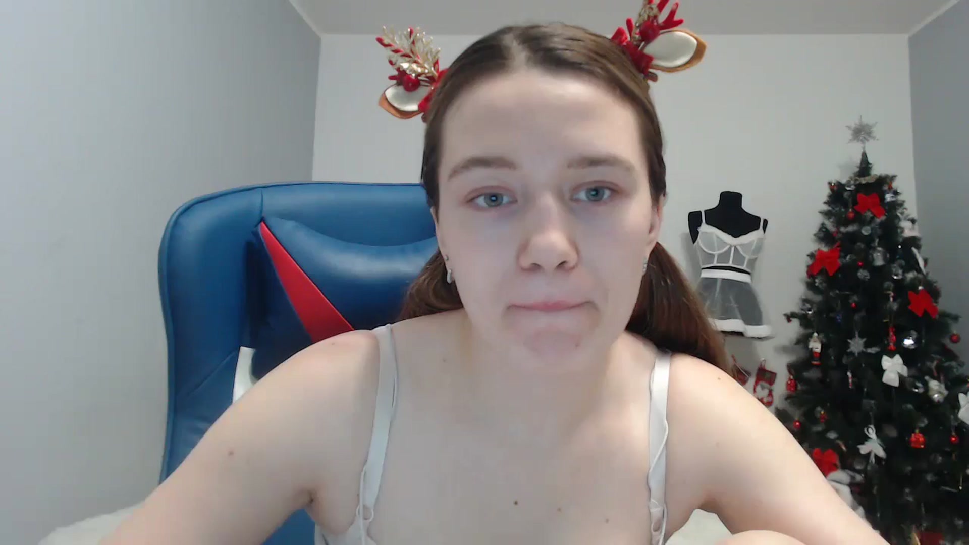 Gallery image thumbnail from Be_beauty's myfreecams stream on, 12/25/2024, 21:04 image 5 of 20