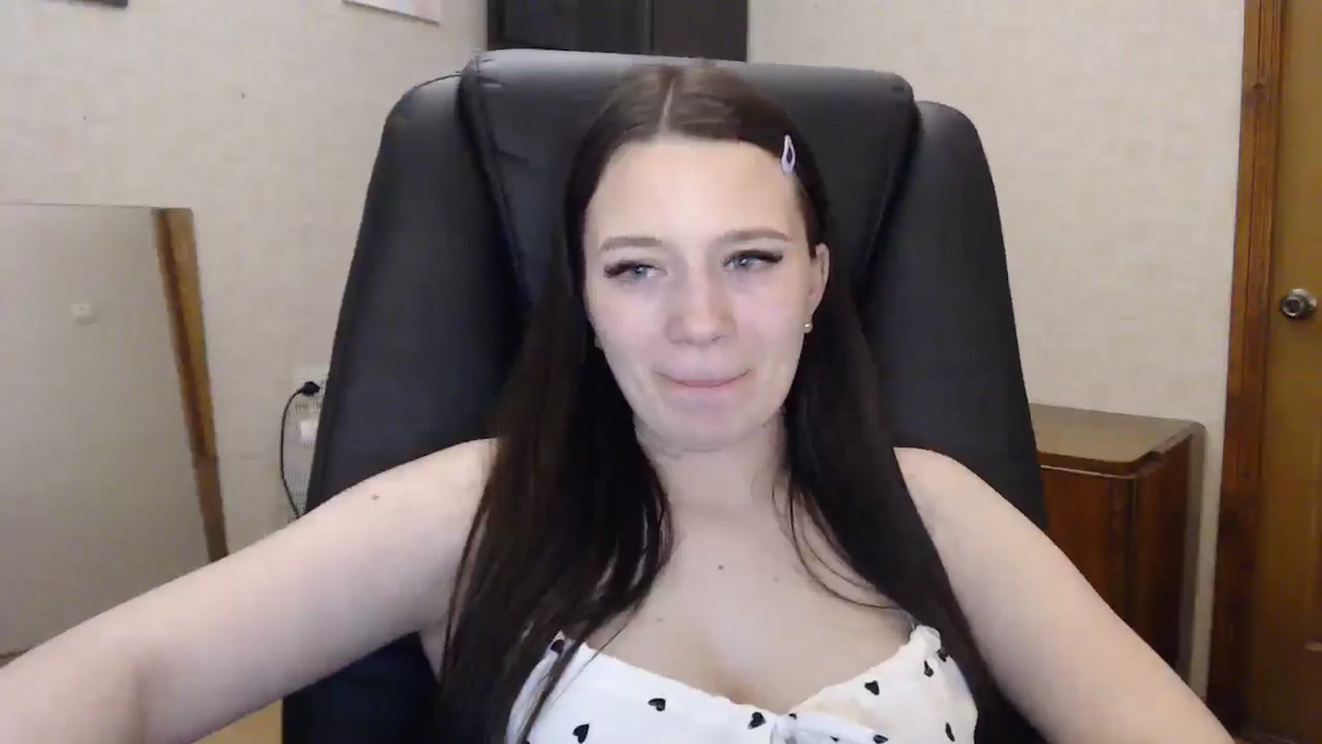Gallery image thumbnail from Be_beauty's myfreecams stream on, 05/05/2026, 20:49 image 7 of 20