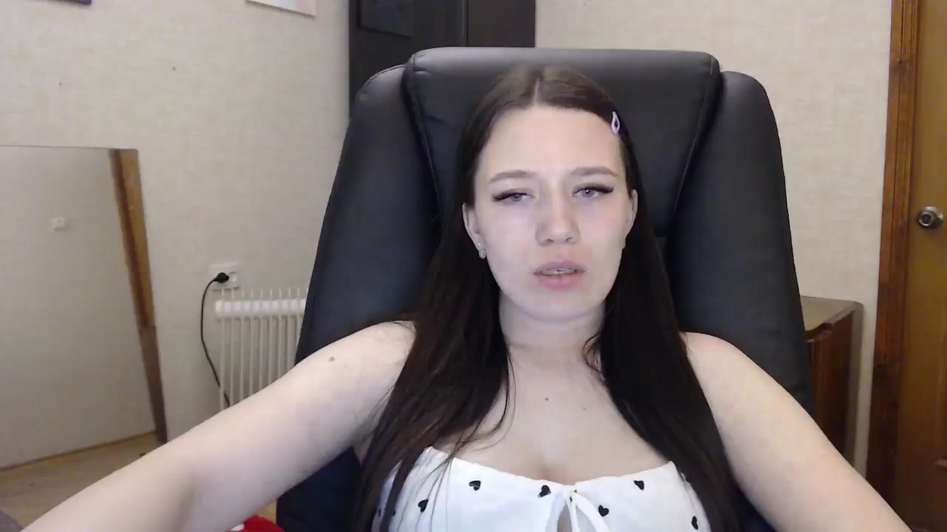 Gallery image thumbnail from Be_beauty's myfreecams stream on, 05/05/2026, 20:49 image 9 of 20