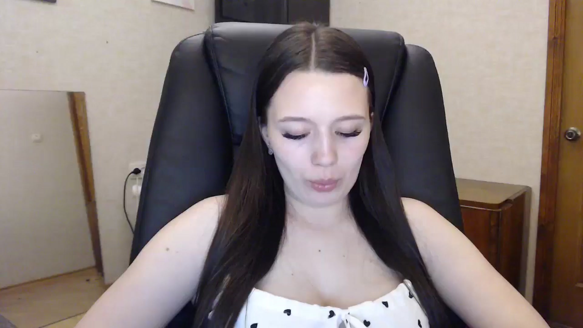 Gallery image thumbnail from Be_beauty's myfreecams stream on, 05/05/2026, 20:49 image 6 of 20