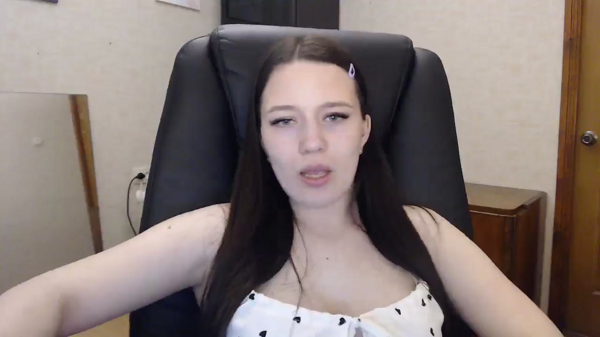 Gallery image thumbnail from Be_beauty's myfreecams stream on, 05/05/2026, 20:49 image 8 of 20