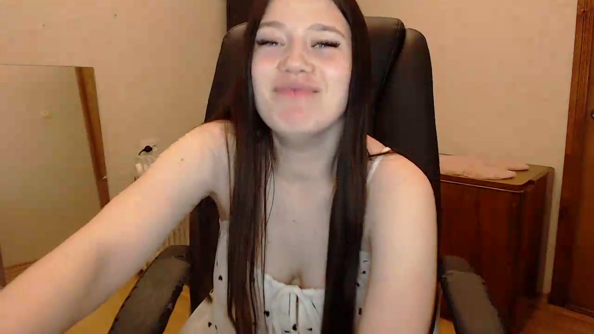 Gallery image thumbnail from Be_beauty's myfreecams stream on, 05/08/2026, 20:36 image 3 of 20