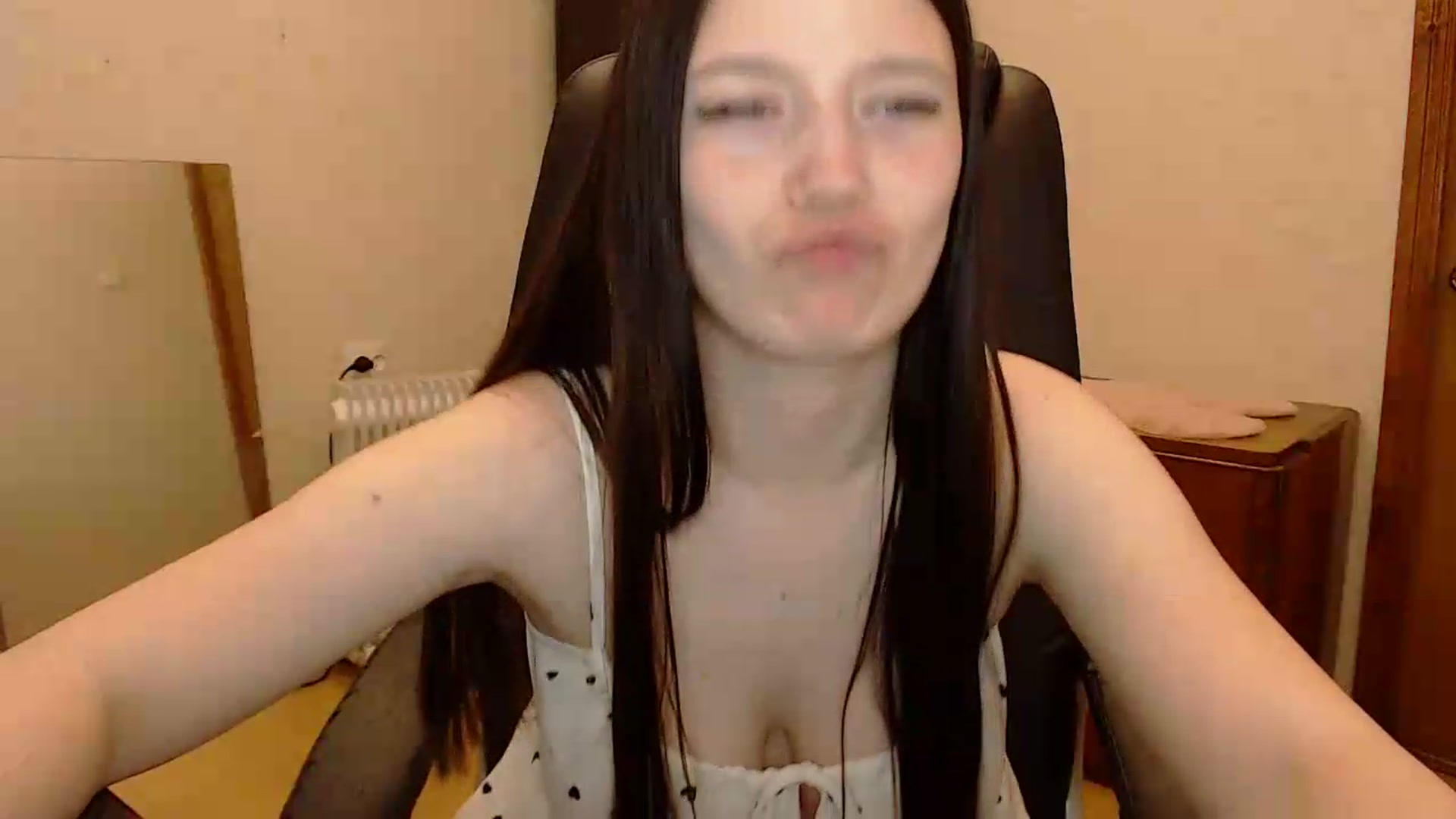 Gallery image thumbnail from Be_beauty's myfreecams stream on, 05/08/2026, 20:36 image 16 of 20