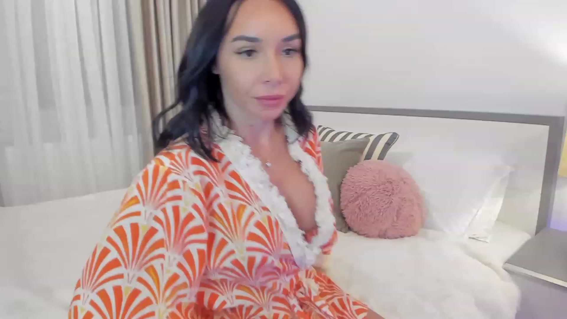 Gallery image thumbnail from BeaBeatrice's myfreecams stream on, 11/26/2022, 17:22 image 3 of 20