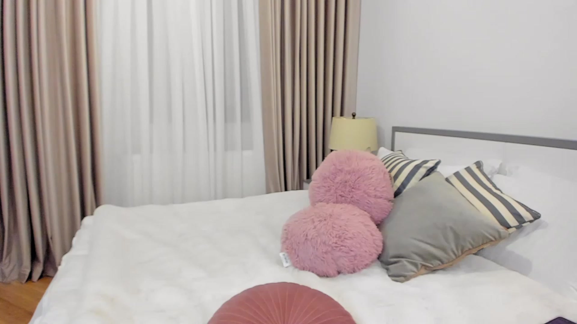 Gallery image thumbnail from BeaBeatrice's myfreecams stream on, 11/27/2022, 04:39 image 11 of 20