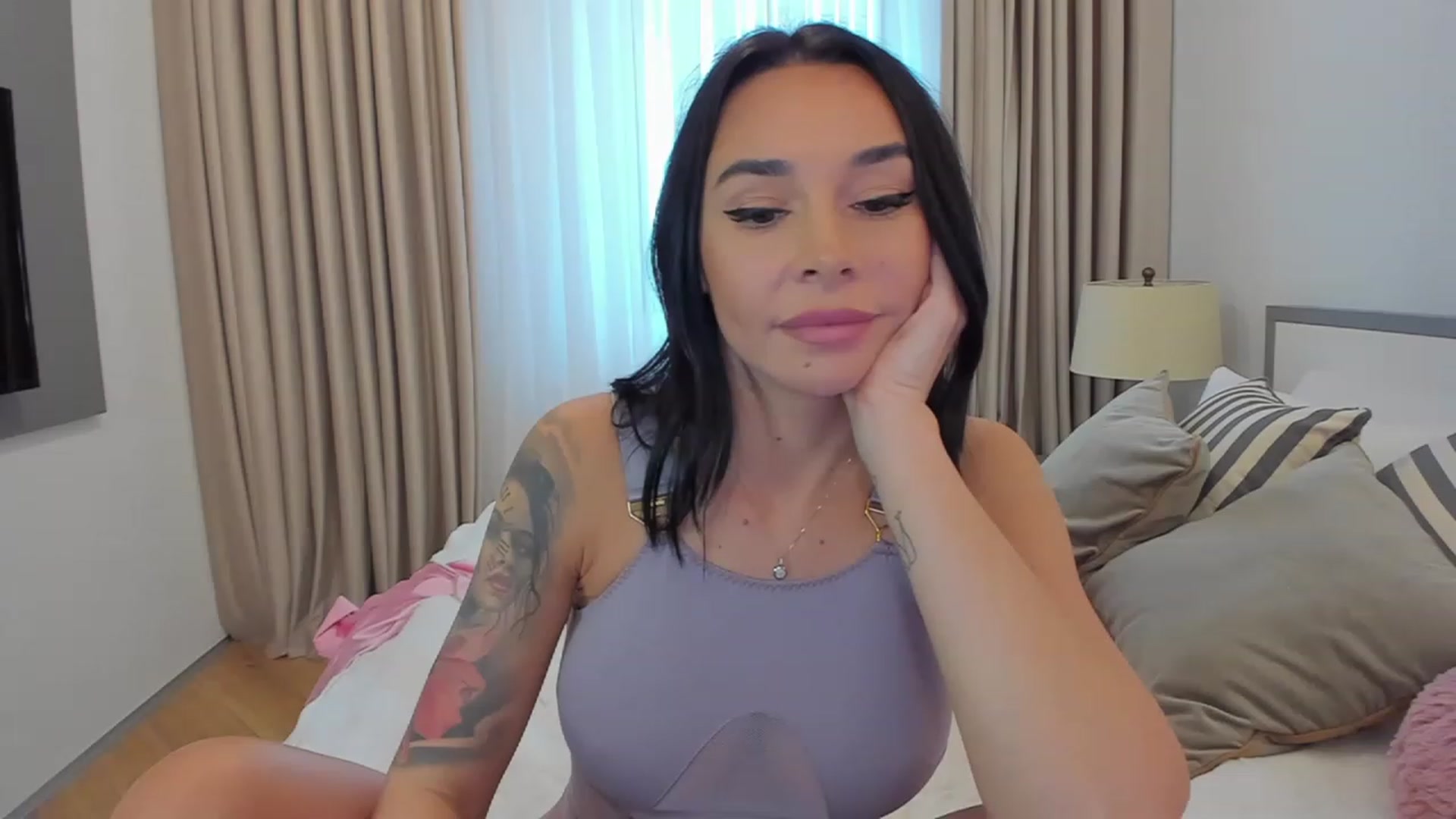 Gallery image thumbnail from BeaBeatrice's myfreecams stream on, 11/27/2022, 07:51 image 9 of 20