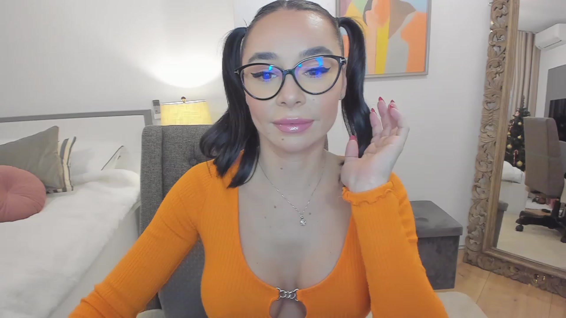 Gallery image thumbnail from BeaBeatrice's myfreecams stream on, 12/30/2022, 24:03 image 12 of 20