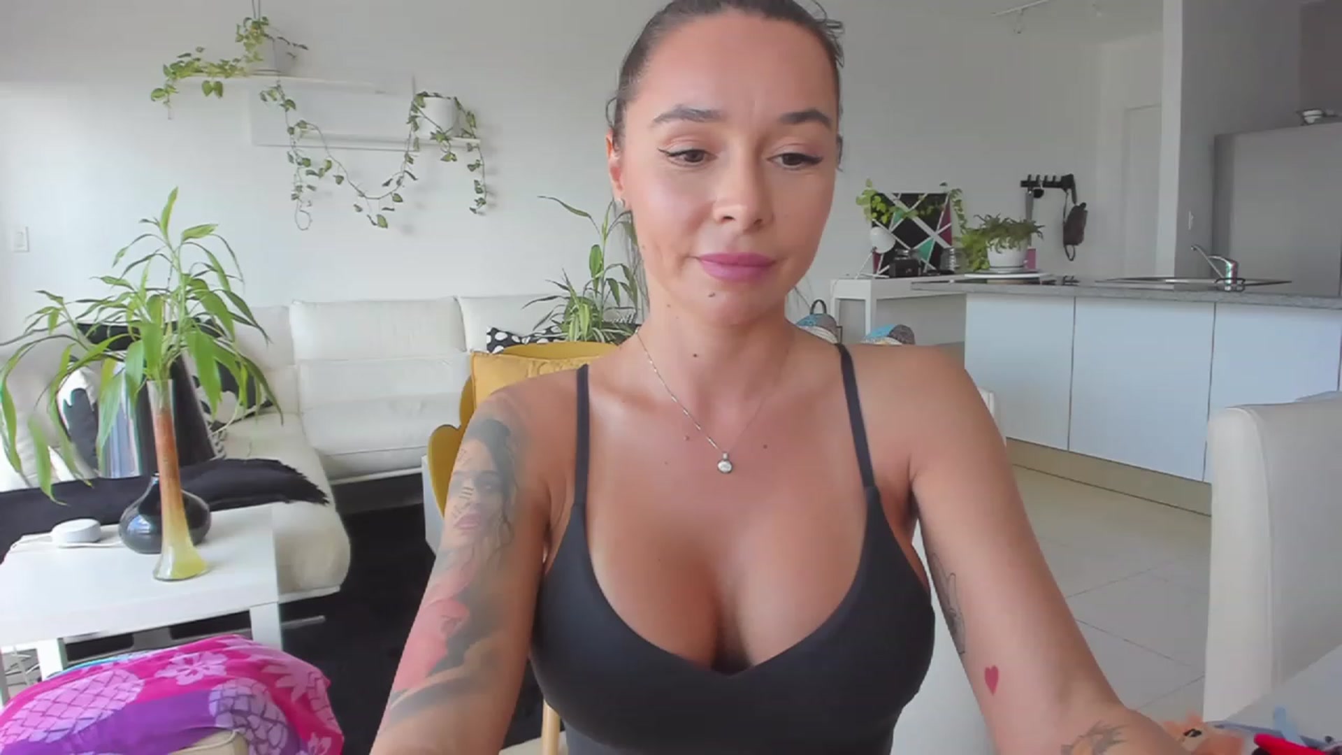Gallery image thumbnail from BeaBeatrice's myfreecams stream on, 02/19/2023, 22:08 image 7 of 20