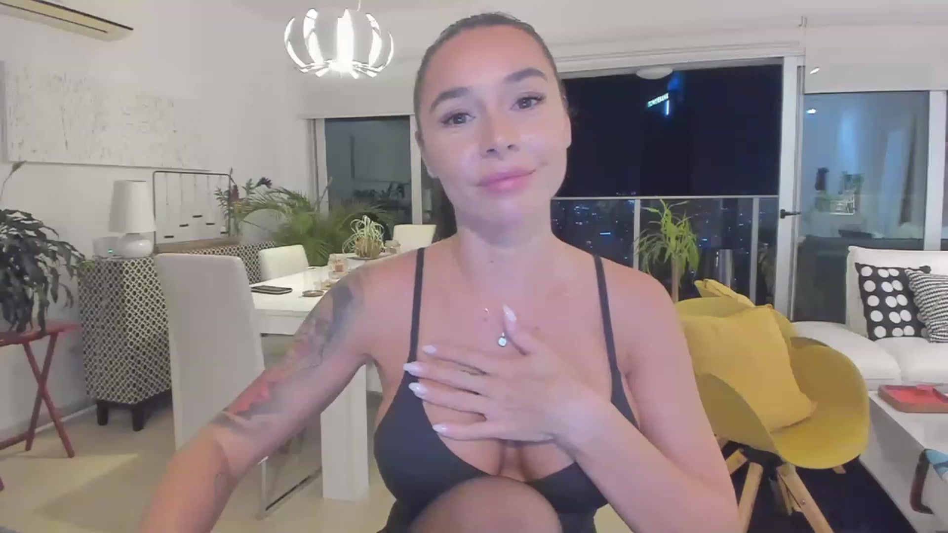Gallery image thumbnail from BeaBeatrice's myfreecams stream on, 02/27/2023, 02:06 image 7 of 20
