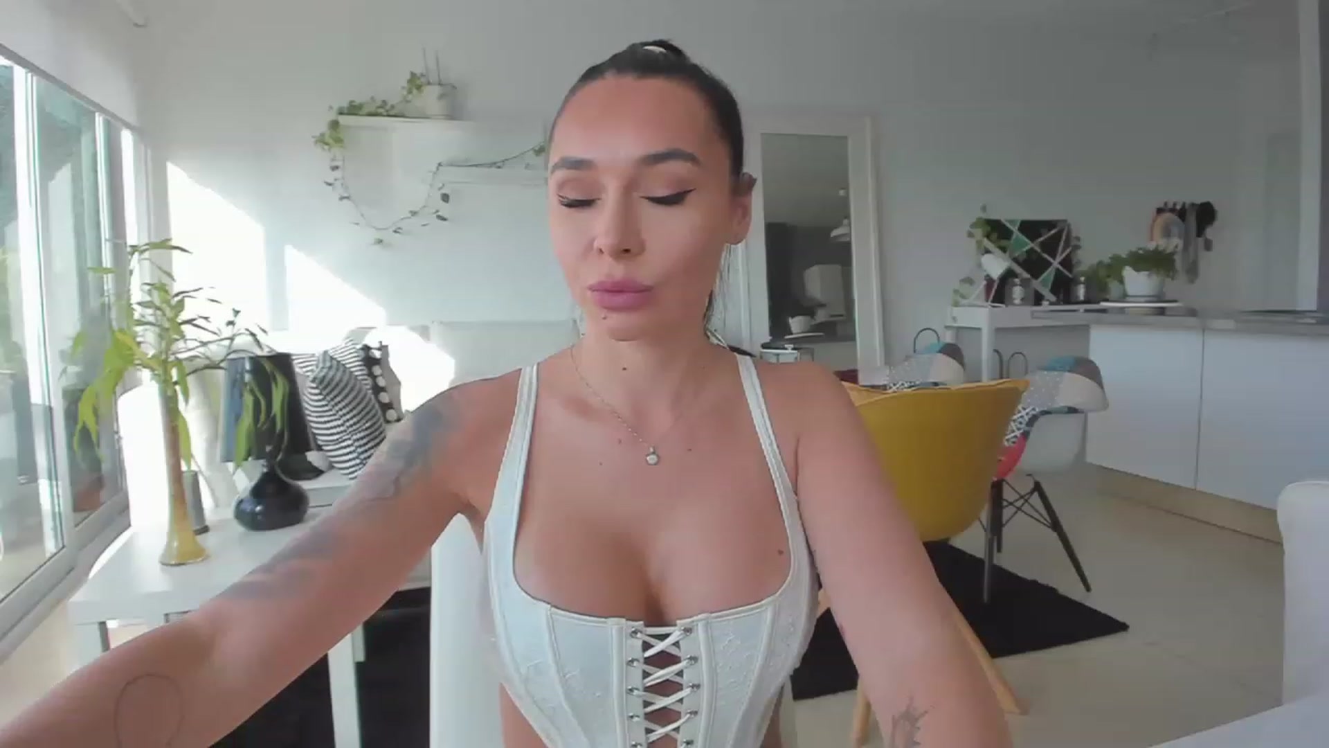 Gallery image thumbnail from BeaBeatrice's myfreecams stream on, 05/14/2023, 22:16 image 18 of 20