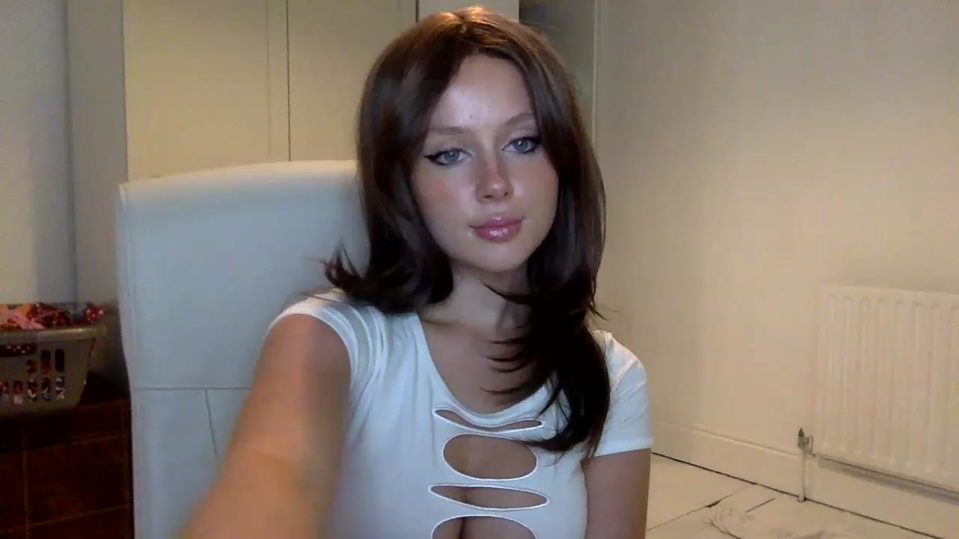 Gallery image thumbnail from BeaSaitou's myfreecams stream on, 11/14/2022, 17:11 image 11 of 20