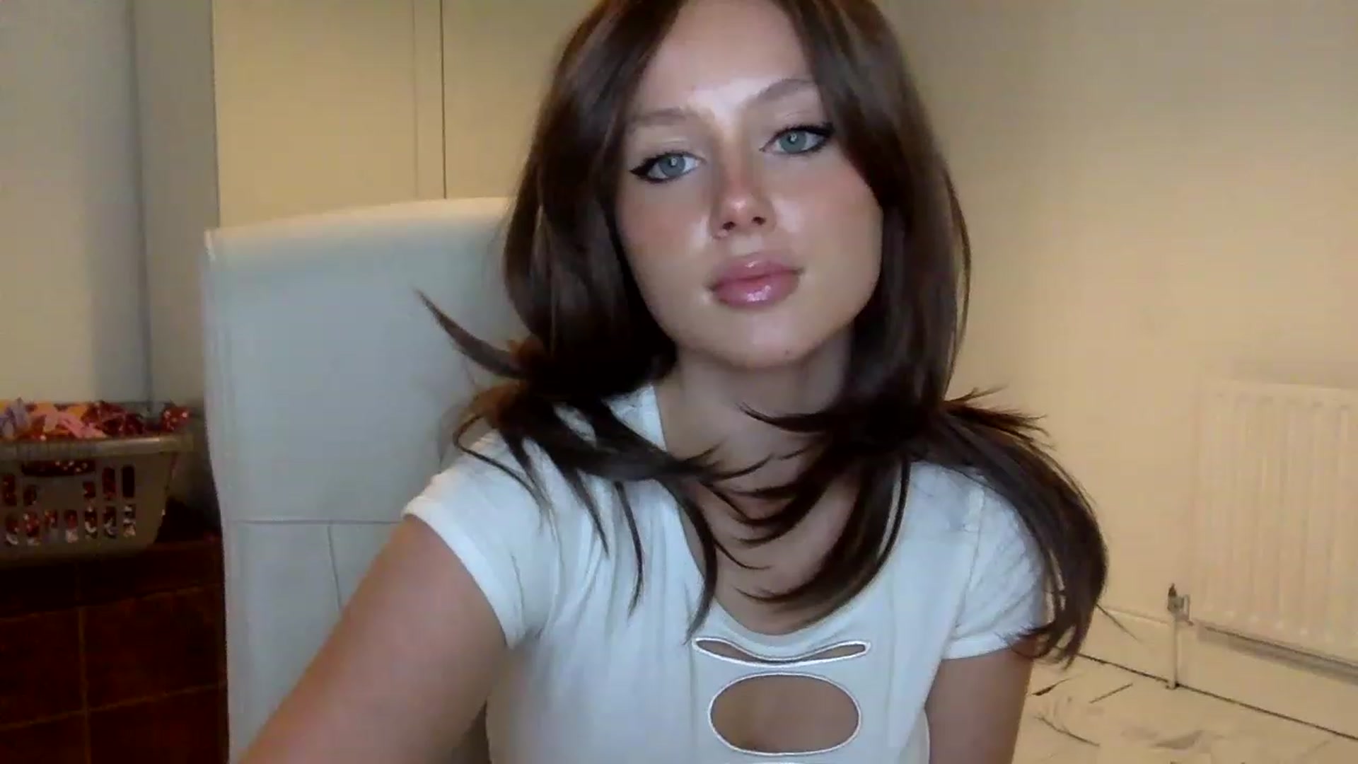 Gallery image thumbnail from BeaSaitou's myfreecams stream on, 11/14/2022, 17:11 image 10 of 20