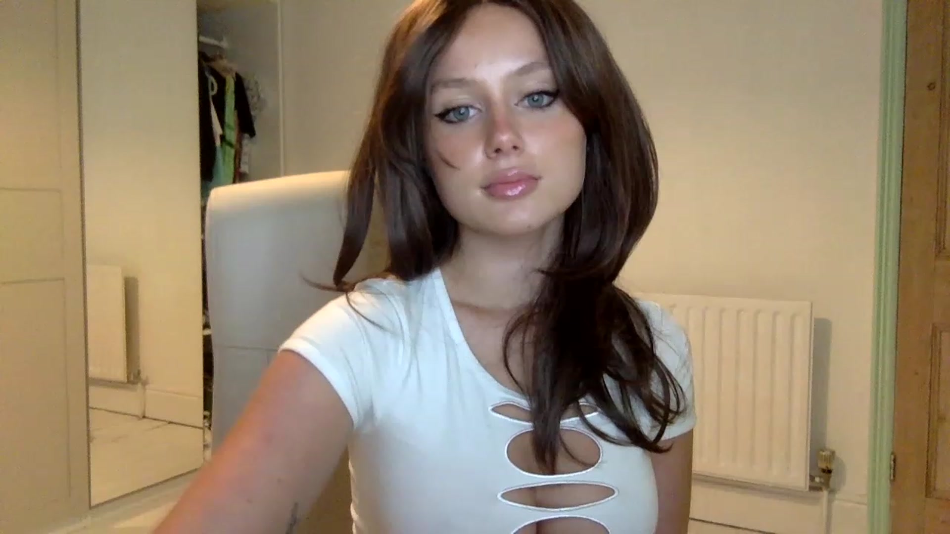 Gallery image thumbnail from BeaSaitou's myfreecams stream on, 11/14/2022, 17:11 image 20 of 20