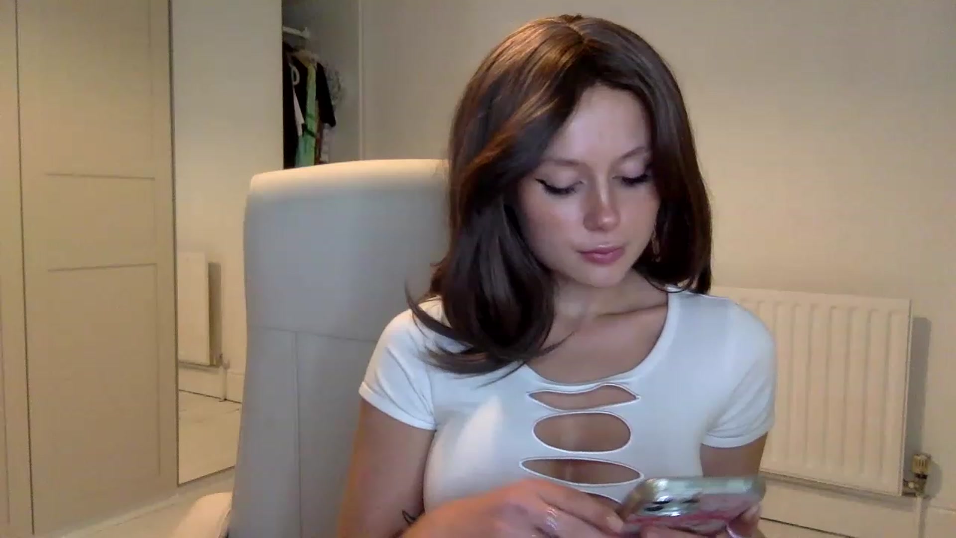 Gallery image thumbnail from BeaSaitou's myfreecams stream on, 11/14/2022, 17:11 image 17 of 20