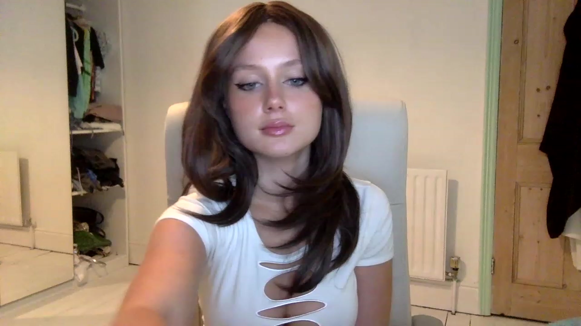 Gallery image thumbnail from BeaSaitou's myfreecams stream on, 11/14/2022, 17:51 image 16 of 20