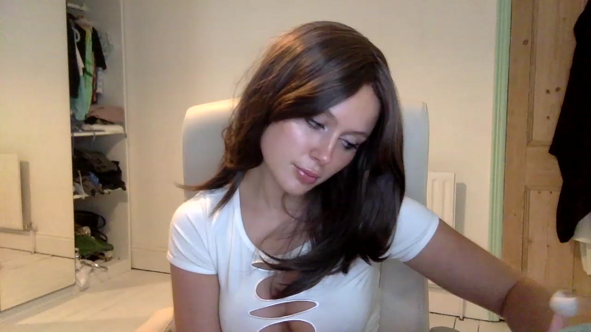 Gallery image thumbnail from BeaSaitou's myfreecams stream on, 11/14/2022, 17:51 image 12 of 20