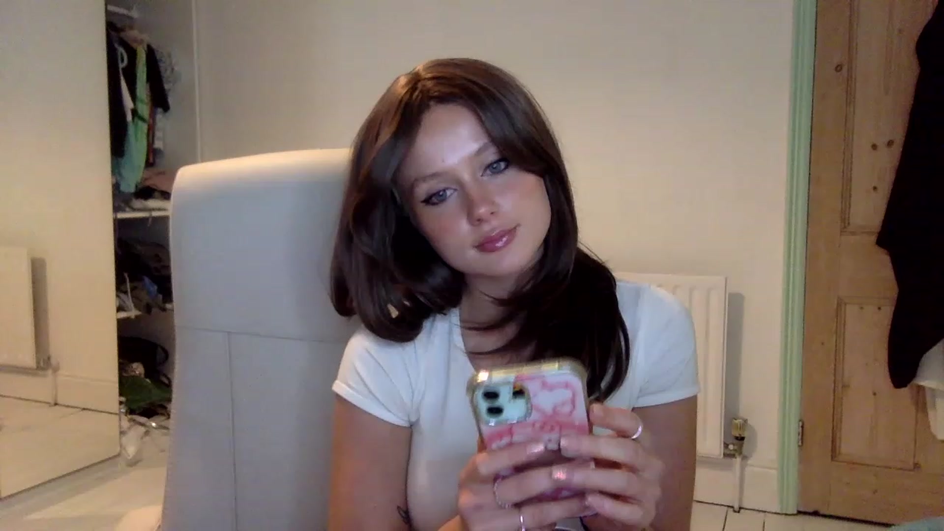 Gallery image thumbnail from BeaSaitou's myfreecams stream on, 11/14/2022, 17:51 image 10 of 20