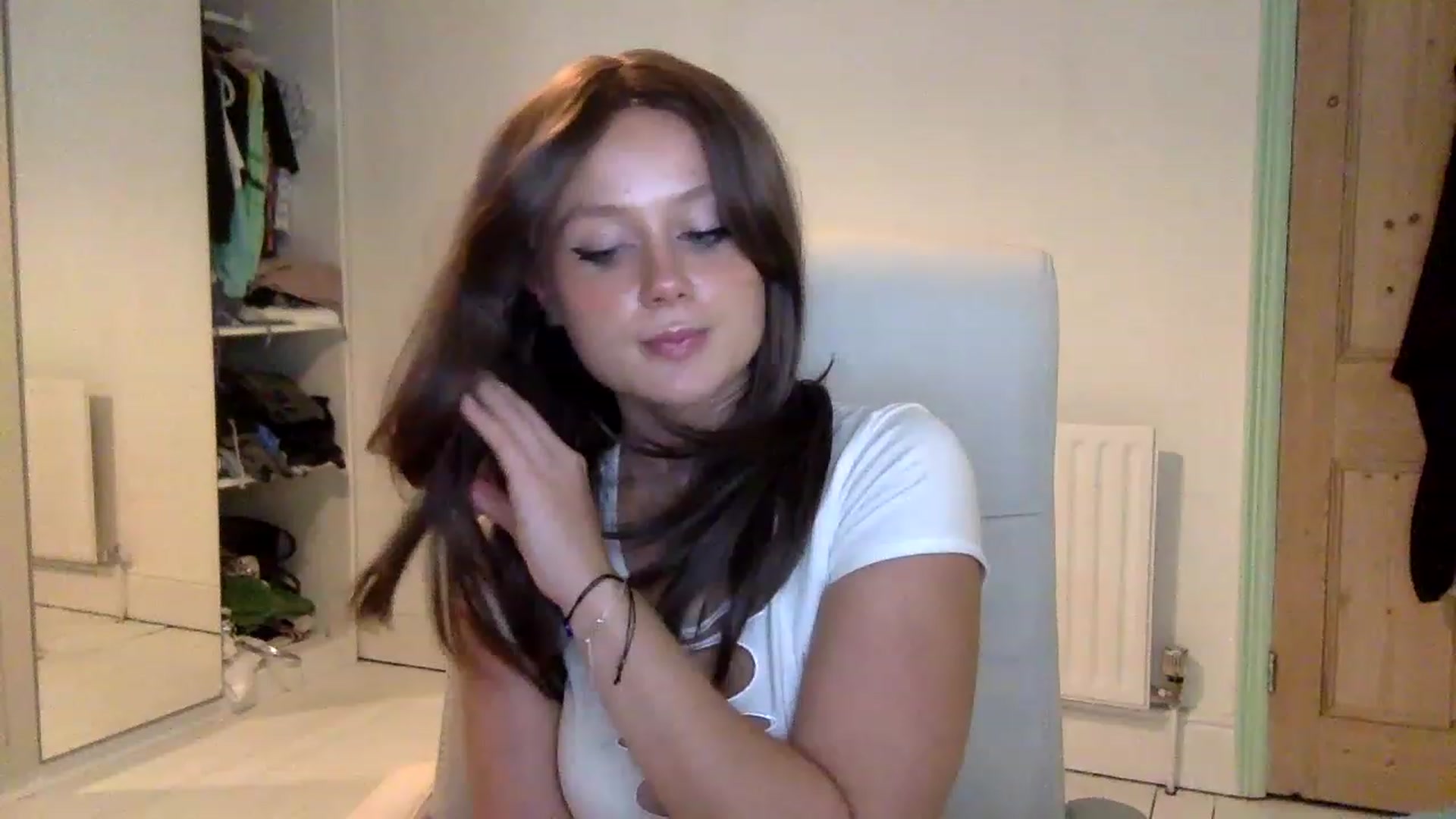 Gallery image thumbnail from BeaSaitou's myfreecams stream on, 11/14/2022, 17:51 image 18 of 20