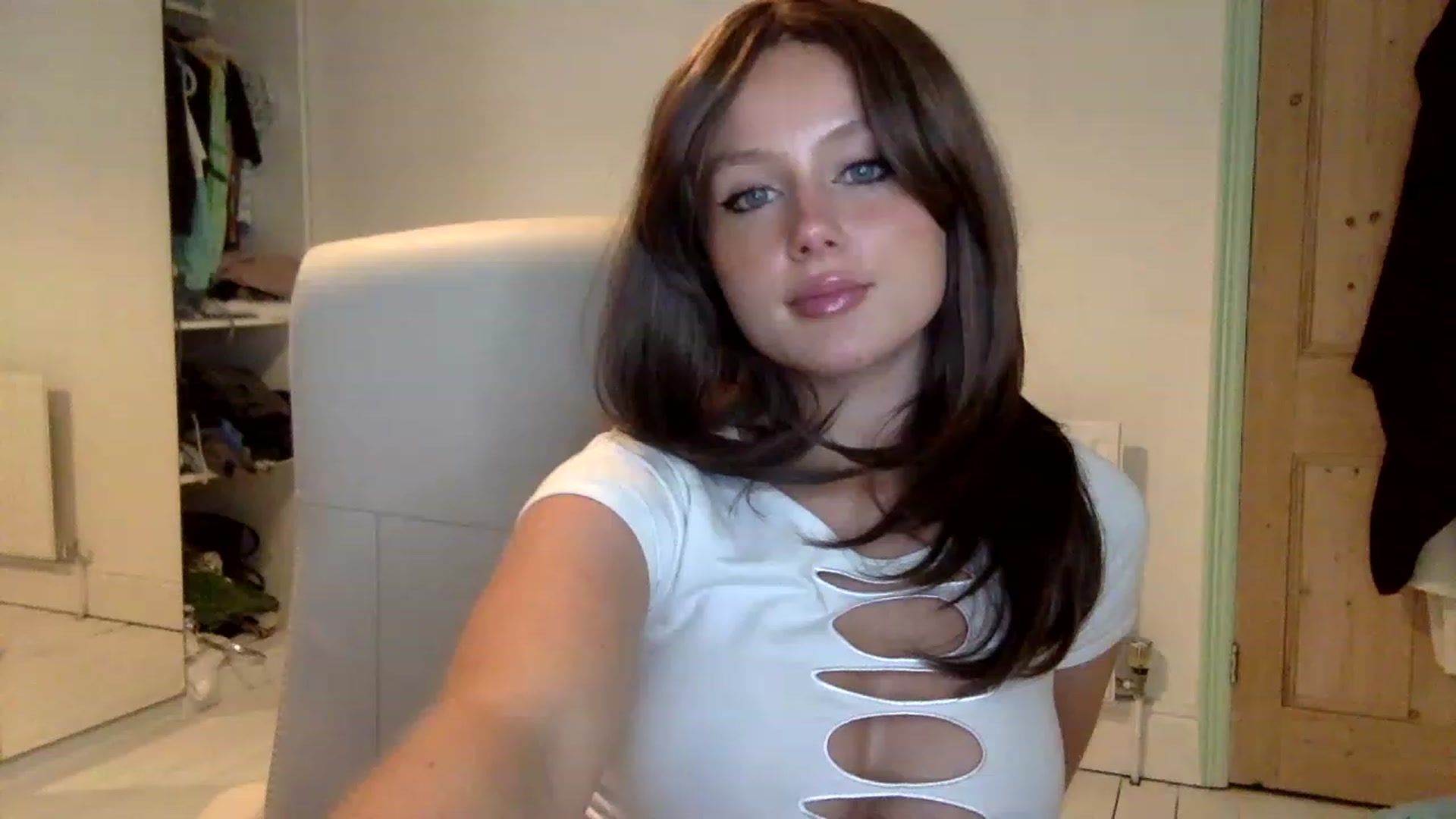 Gallery image thumbnail from BeaSaitou's myfreecams stream on, 11/14/2022, 17:51 image 4 of 20