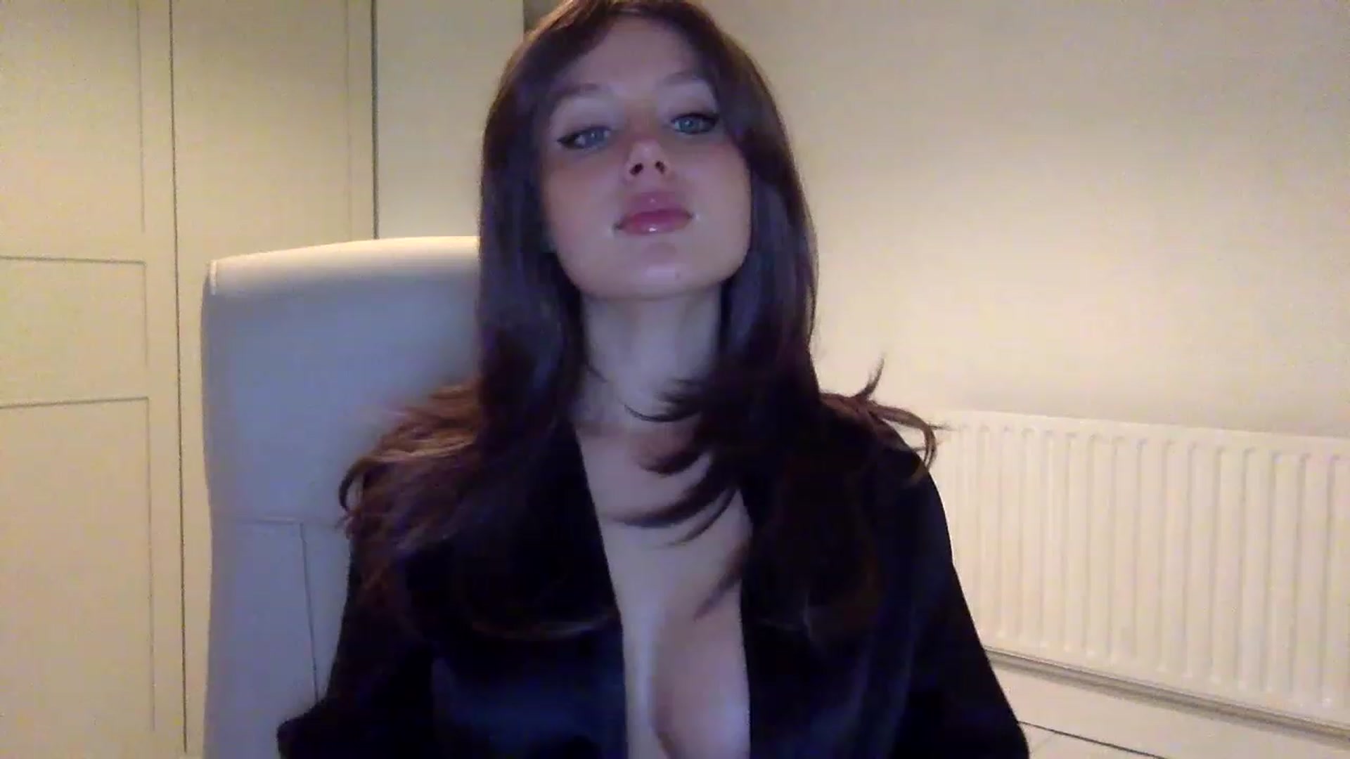 Gallery image thumbnail from BeaSaitou's myfreecams stream on, 11/14/2022, 22:18 image 3 of 20