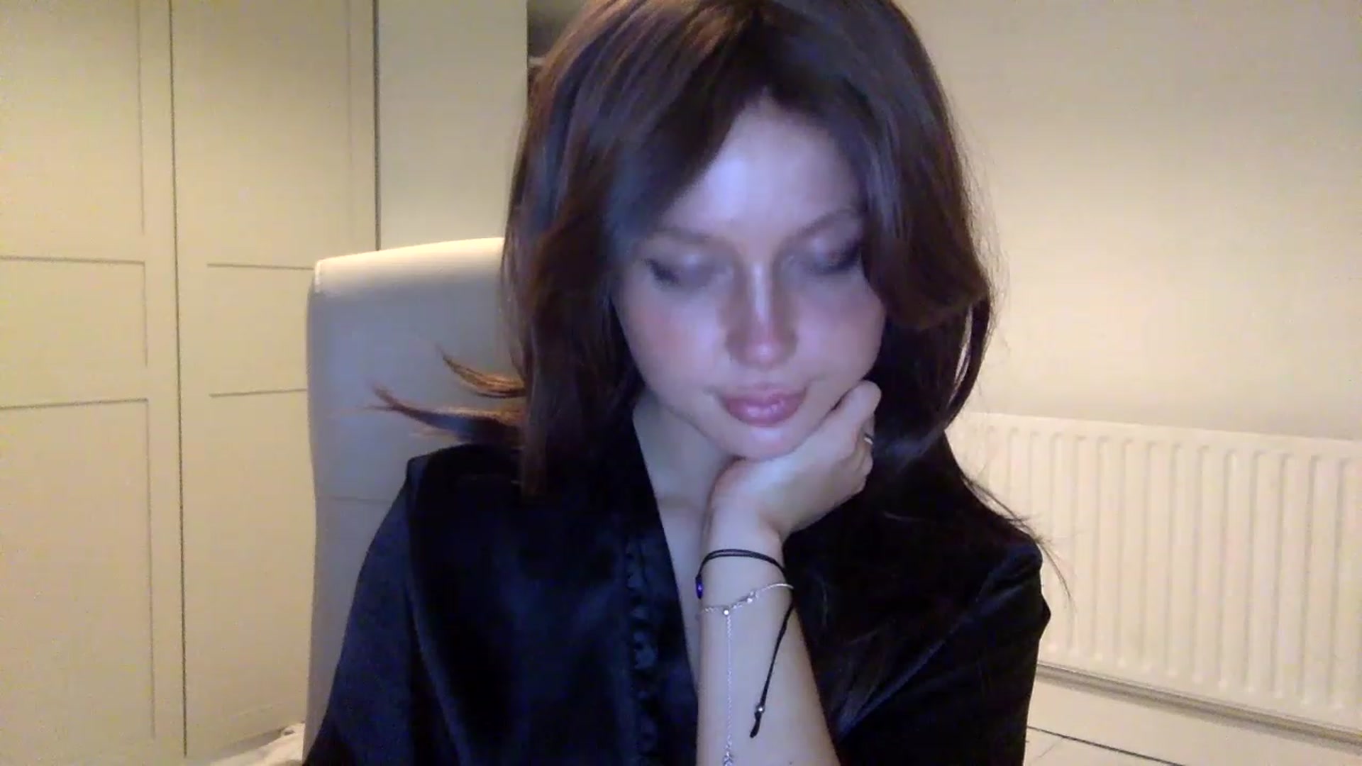 Gallery image thumbnail from BeaSaitou's myfreecams stream on, 11/14/2022, 22:18 image 18 of 20