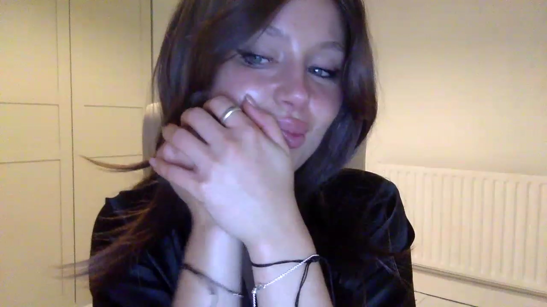 Gallery image thumbnail from BeaSaitou's myfreecams stream on, 11/14/2022, 22:18 image 17 of 20