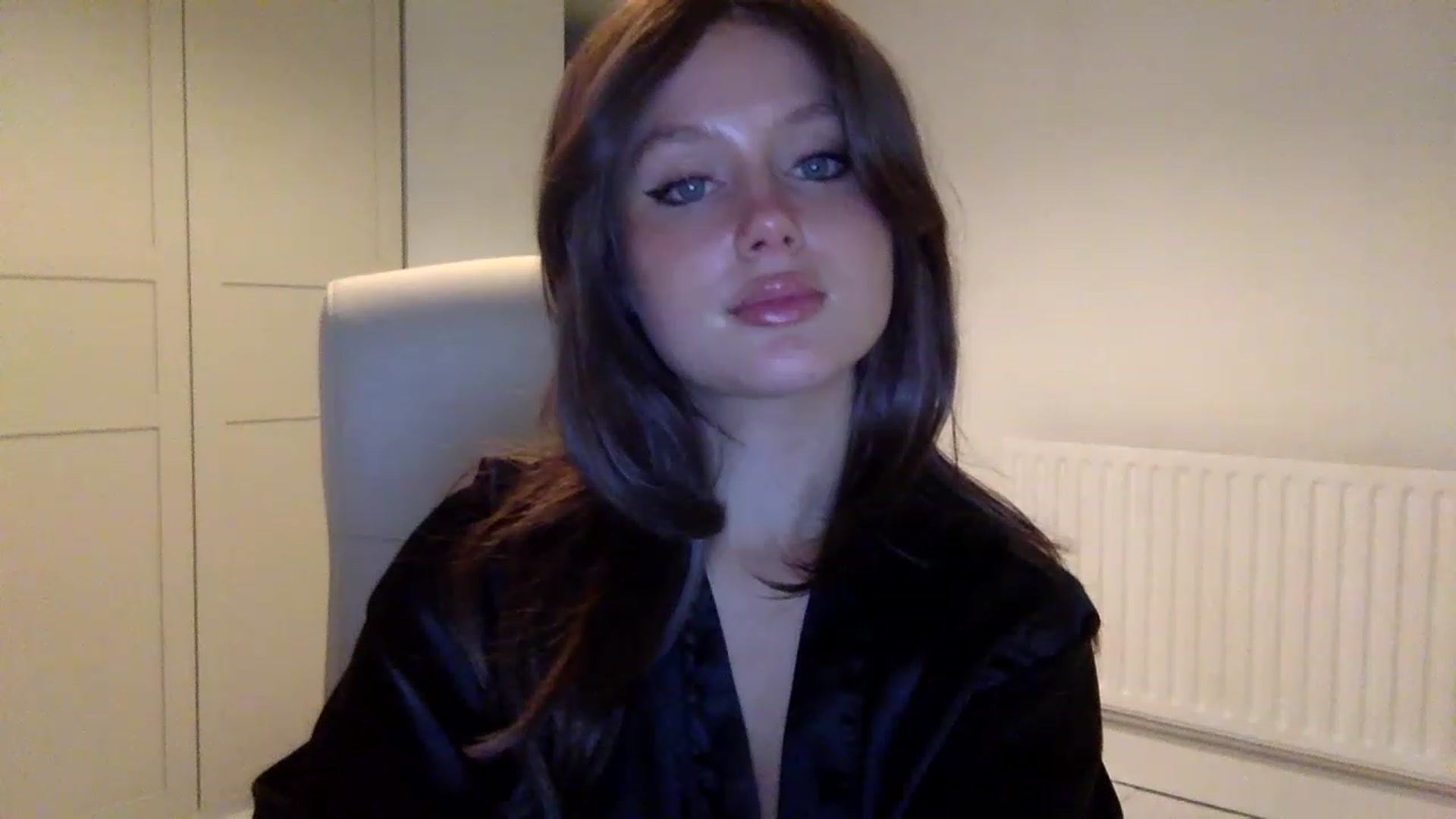 Gallery image thumbnail from BeaSaitou's myfreecams stream on, 11/14/2022, 22:18 image 12 of 20