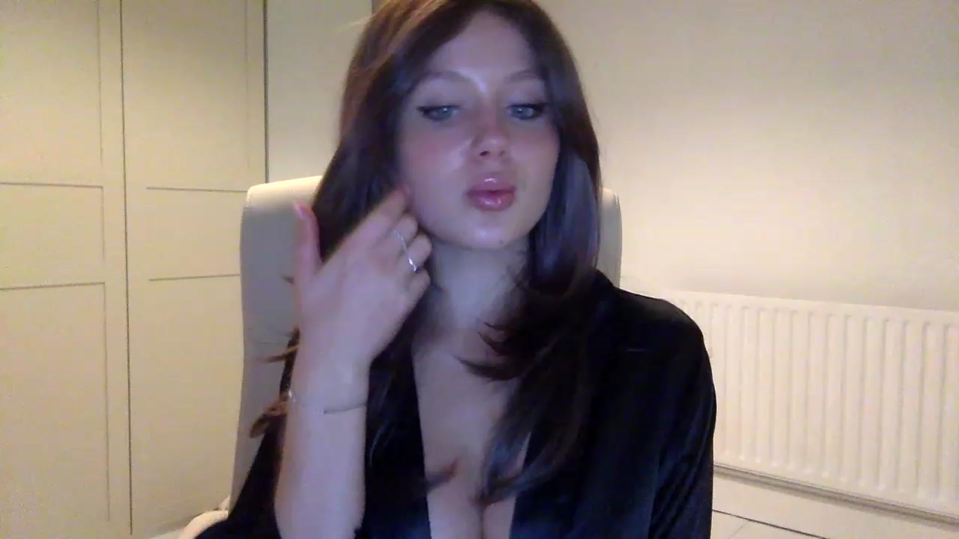 Gallery image thumbnail from BeaSaitou's myfreecams stream on, 11/14/2022, 22:18 image 5 of 20