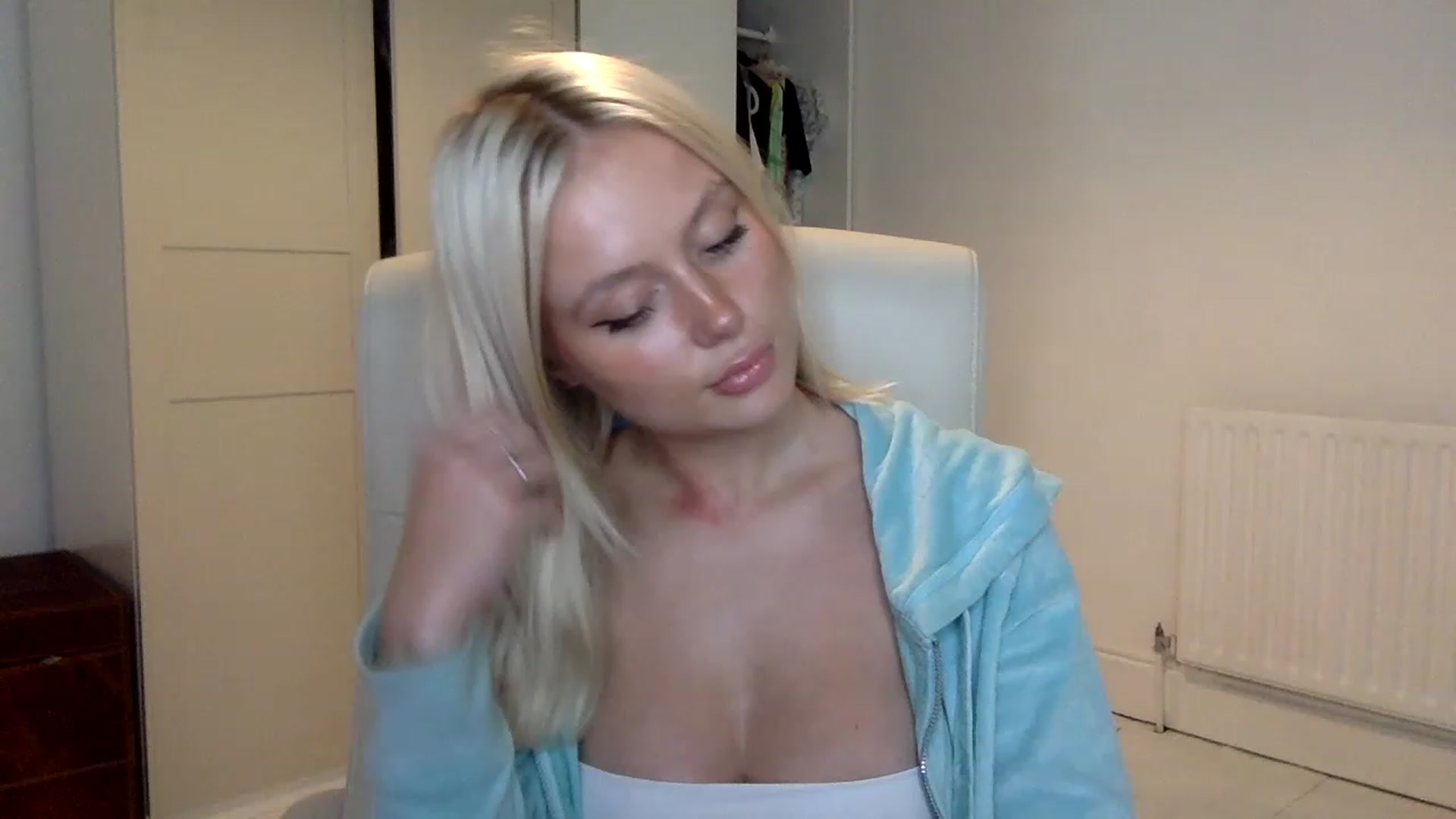 Gallery image thumbnail from BeaSaitou's myfreecams stream on, 11/15/2022, 17:19 image 20 of 20