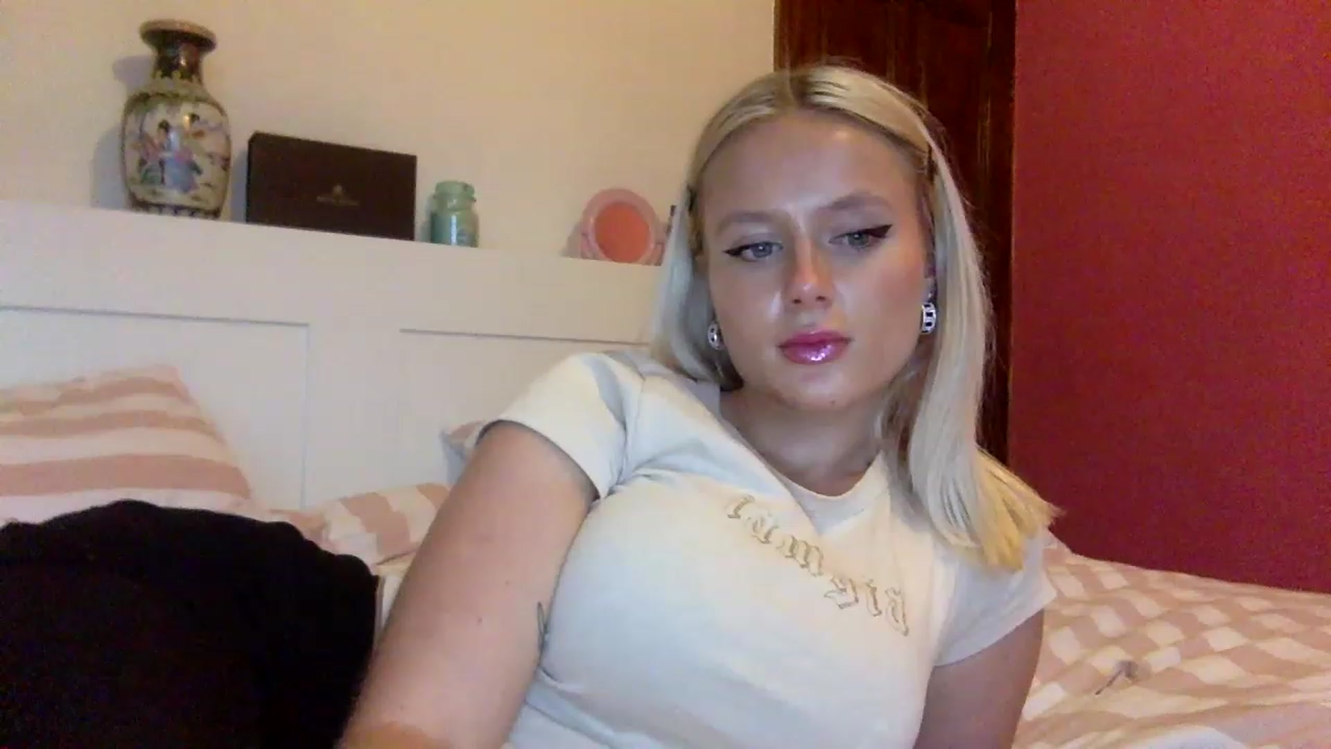 Gallery image thumbnail from BeaSaitou's myfreecams stream on, 11/16/2022, 15:55 image 18 of 20