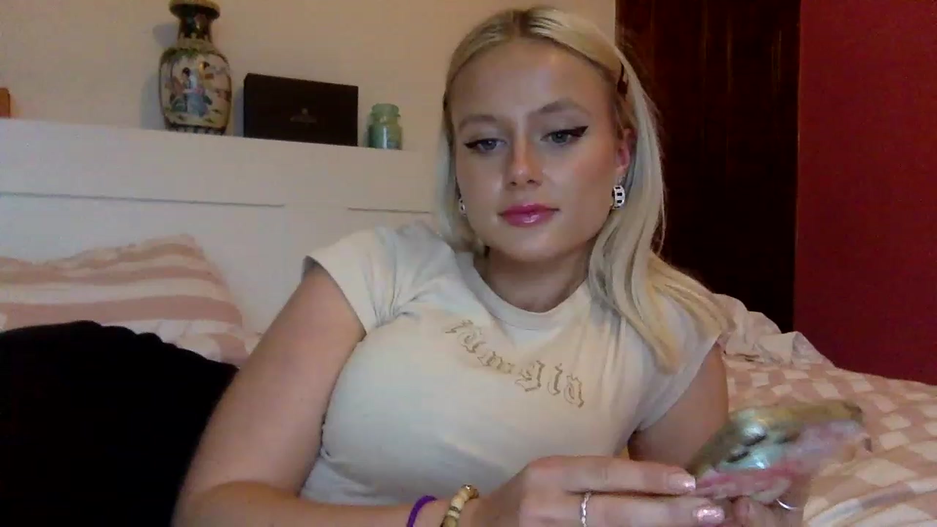 Gallery image thumbnail from BeaSaitou's myfreecams stream on, 11/16/2022, 15:55 image 13 of 20