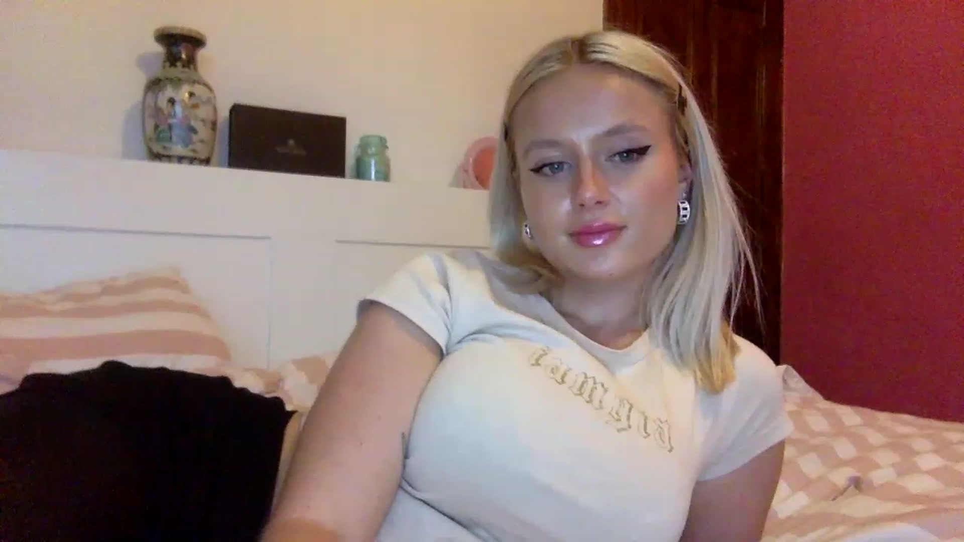 Gallery image thumbnail from BeaSaitou's myfreecams stream on, 11/16/2022, 15:55 image 16 of 20