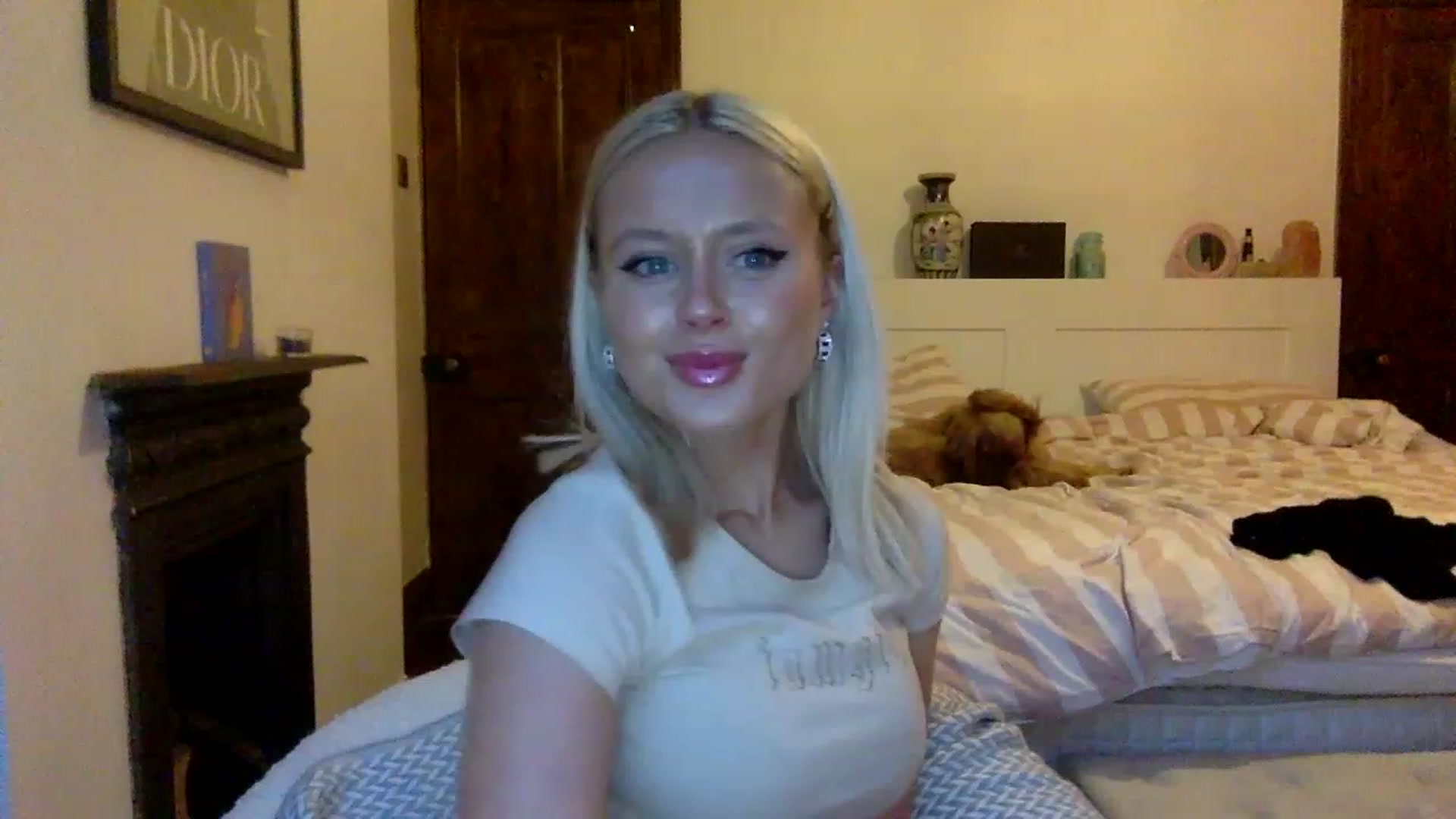 Gallery image thumbnail from BeaSaitou's myfreecams stream on, 11/16/2022, 16:37 image 4 of 20